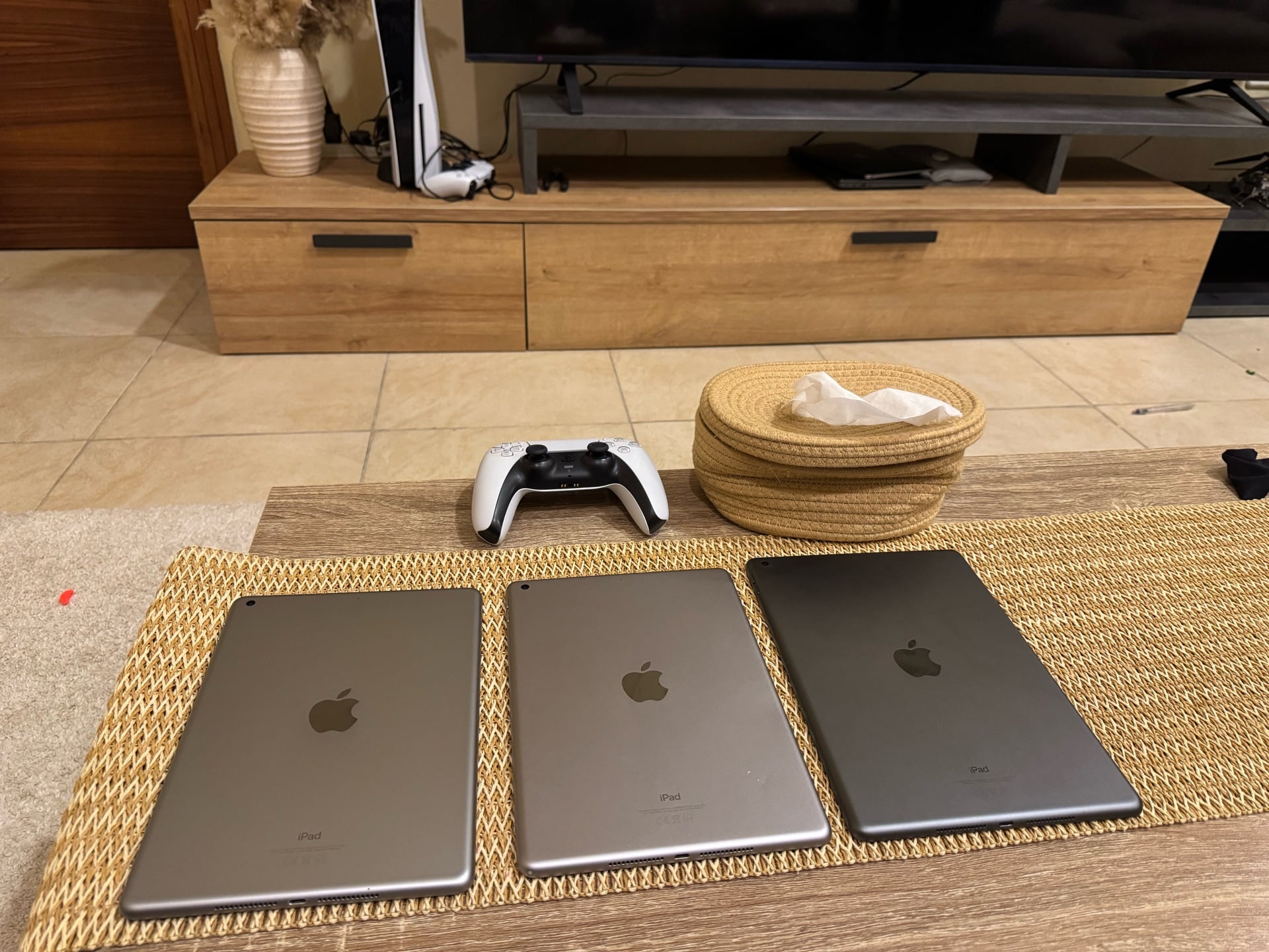 Ipad 6 and ipad 7 used - Image 1
