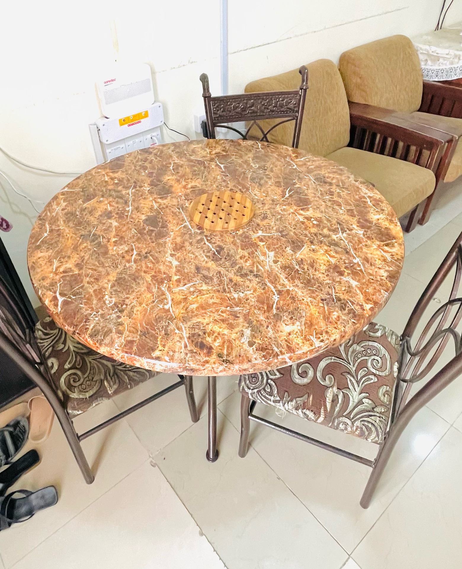 Dining Table with 3 chairs  - Image 2