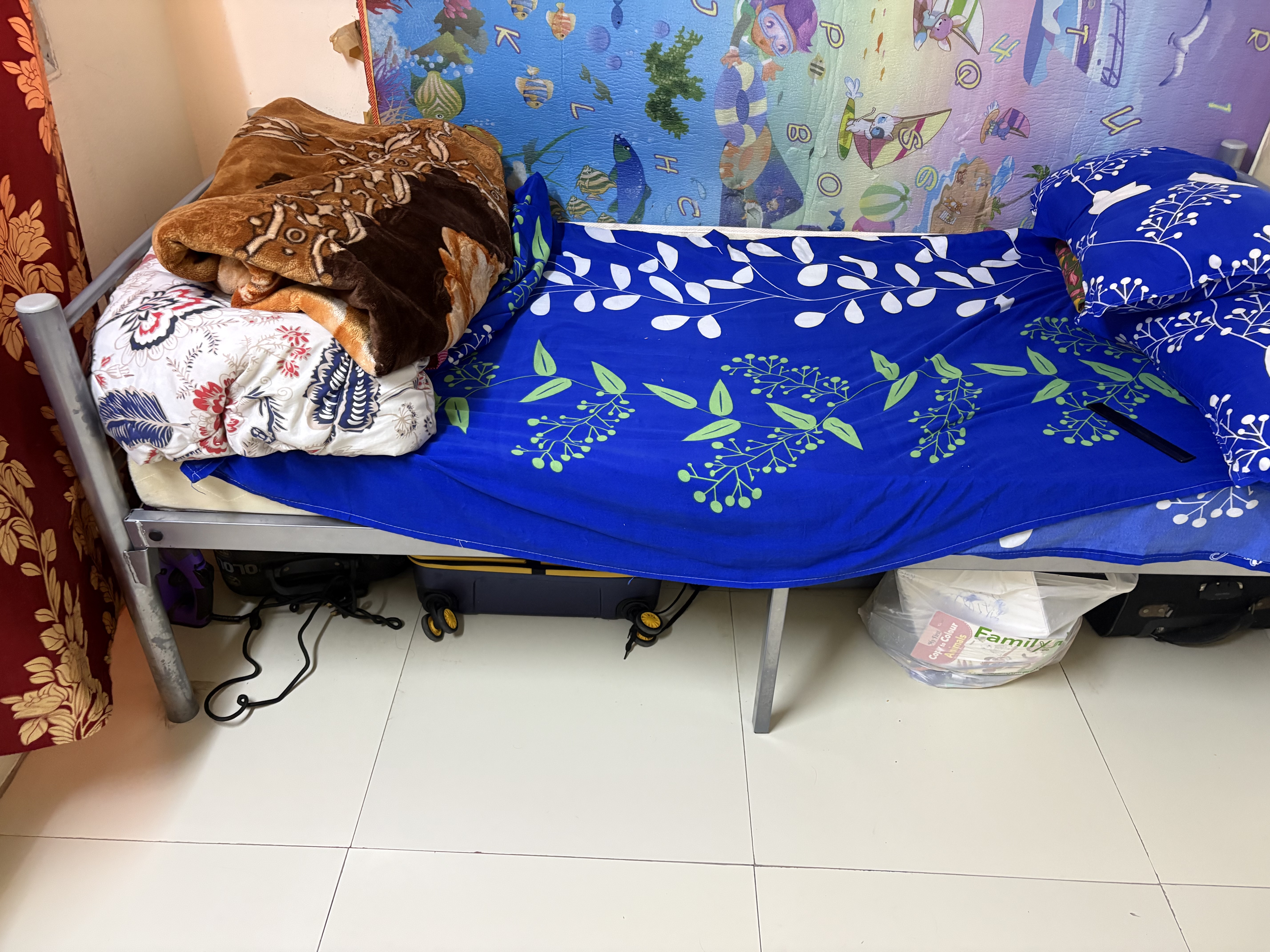Bed with mattress and wardrobe - Image 5
