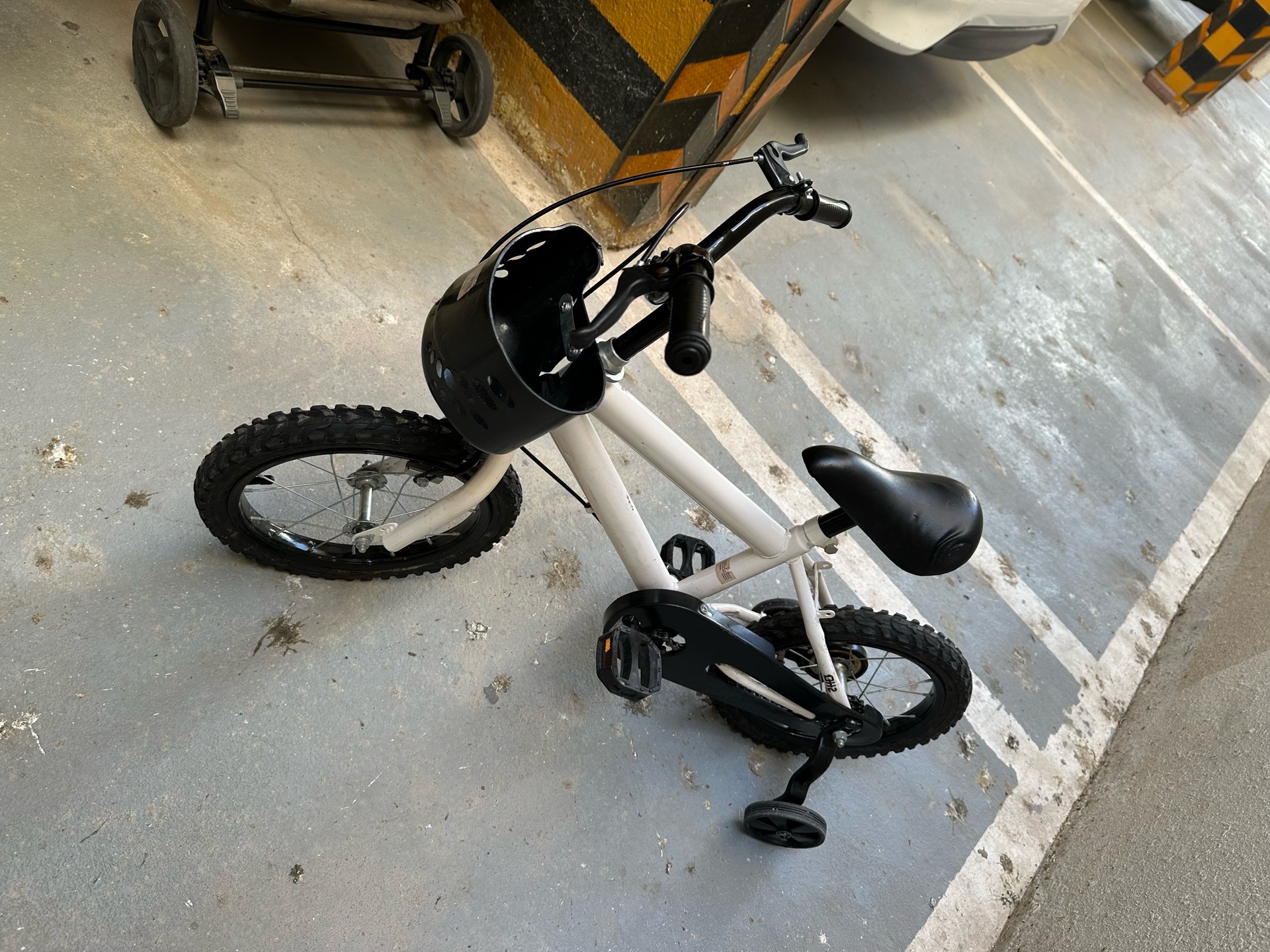 Kids cycle with supported wheels - Image 5