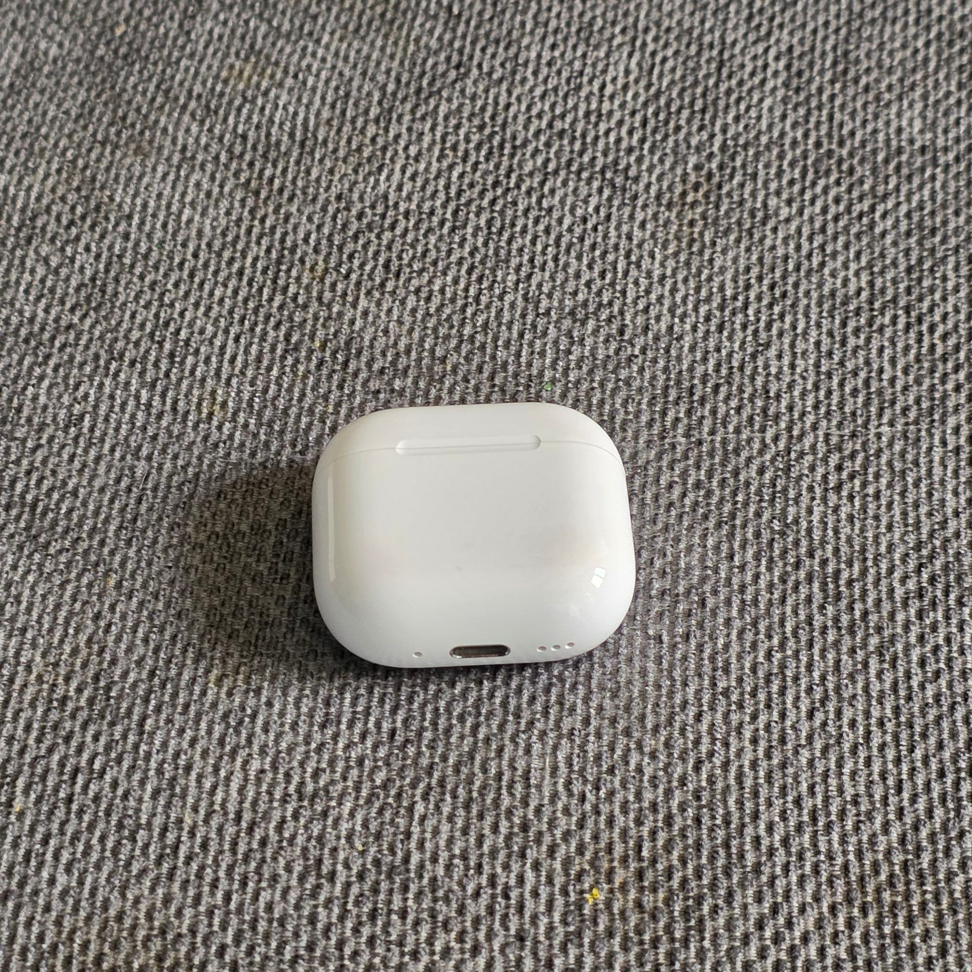 Apple airpods 3rd generation excellent condition  - Image 4