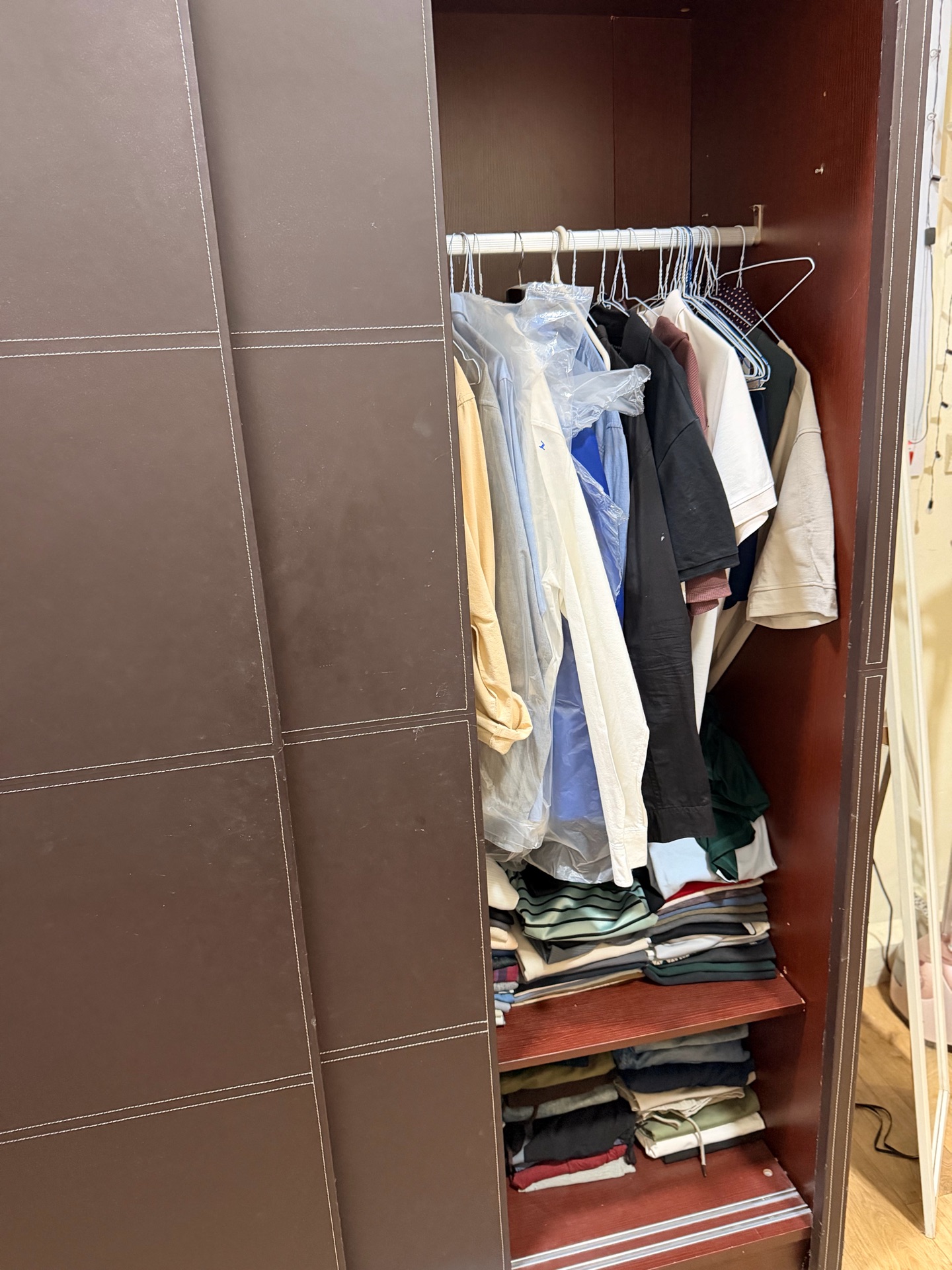 Wardrobe and dressing table - Image 2
