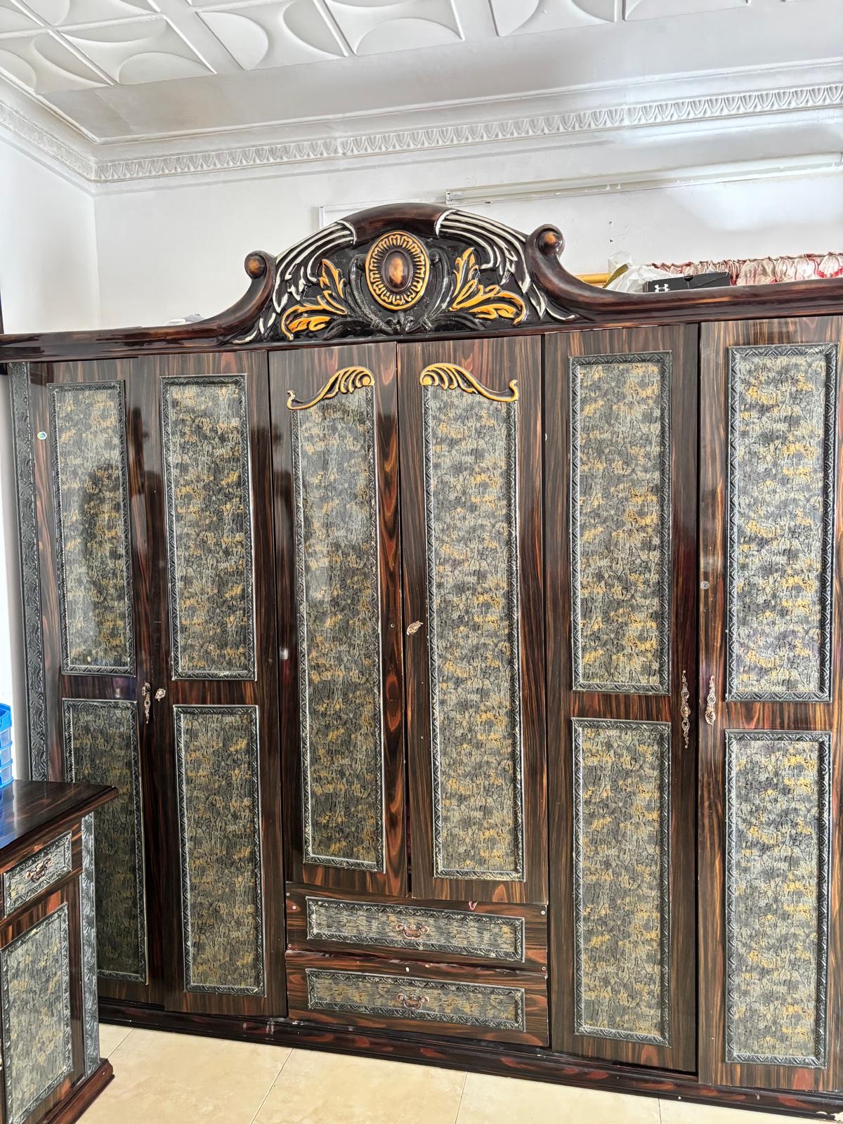 6 door cupboard and dressing table for sale - Image 3