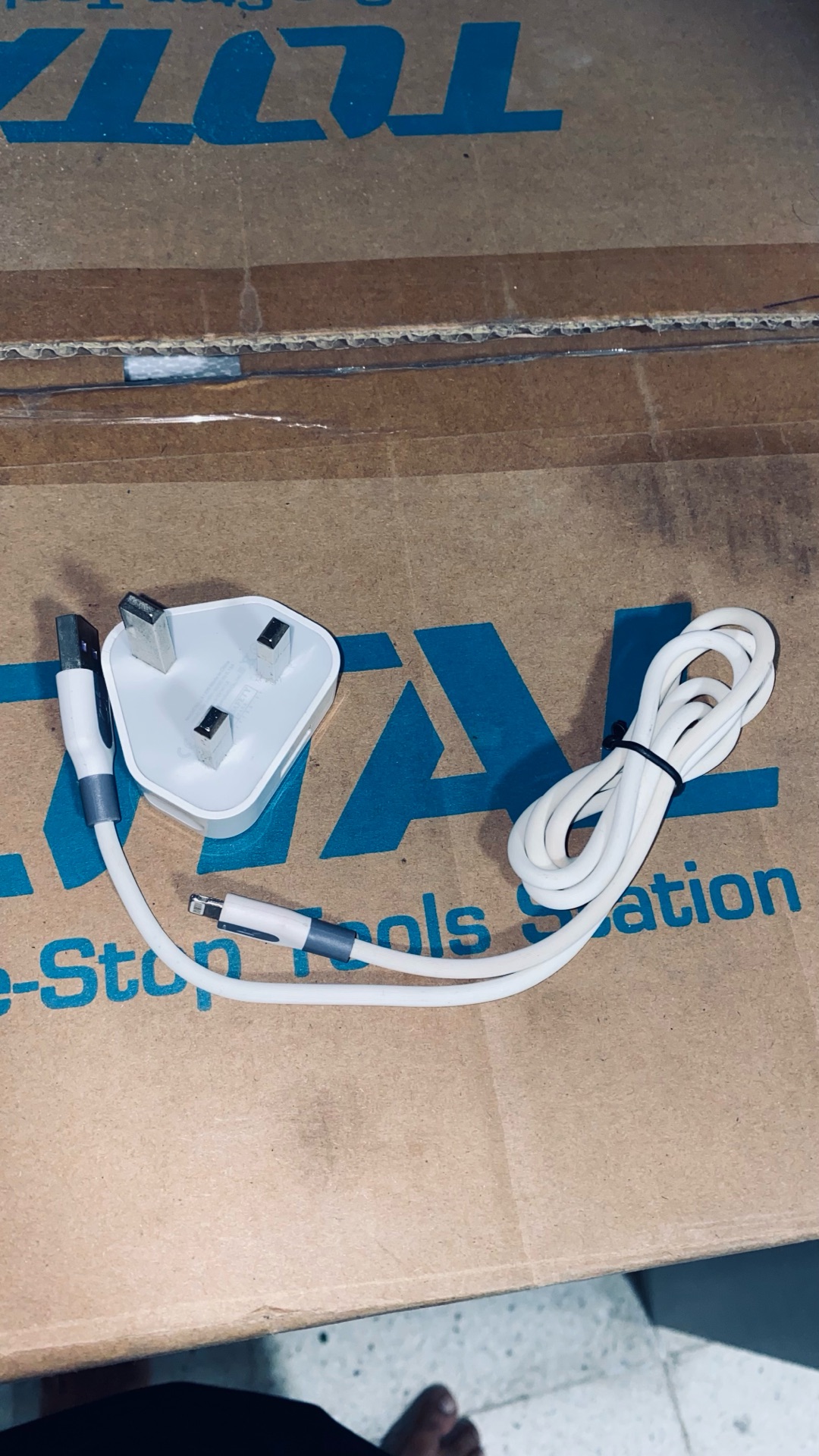 I phone charger  - Image 3