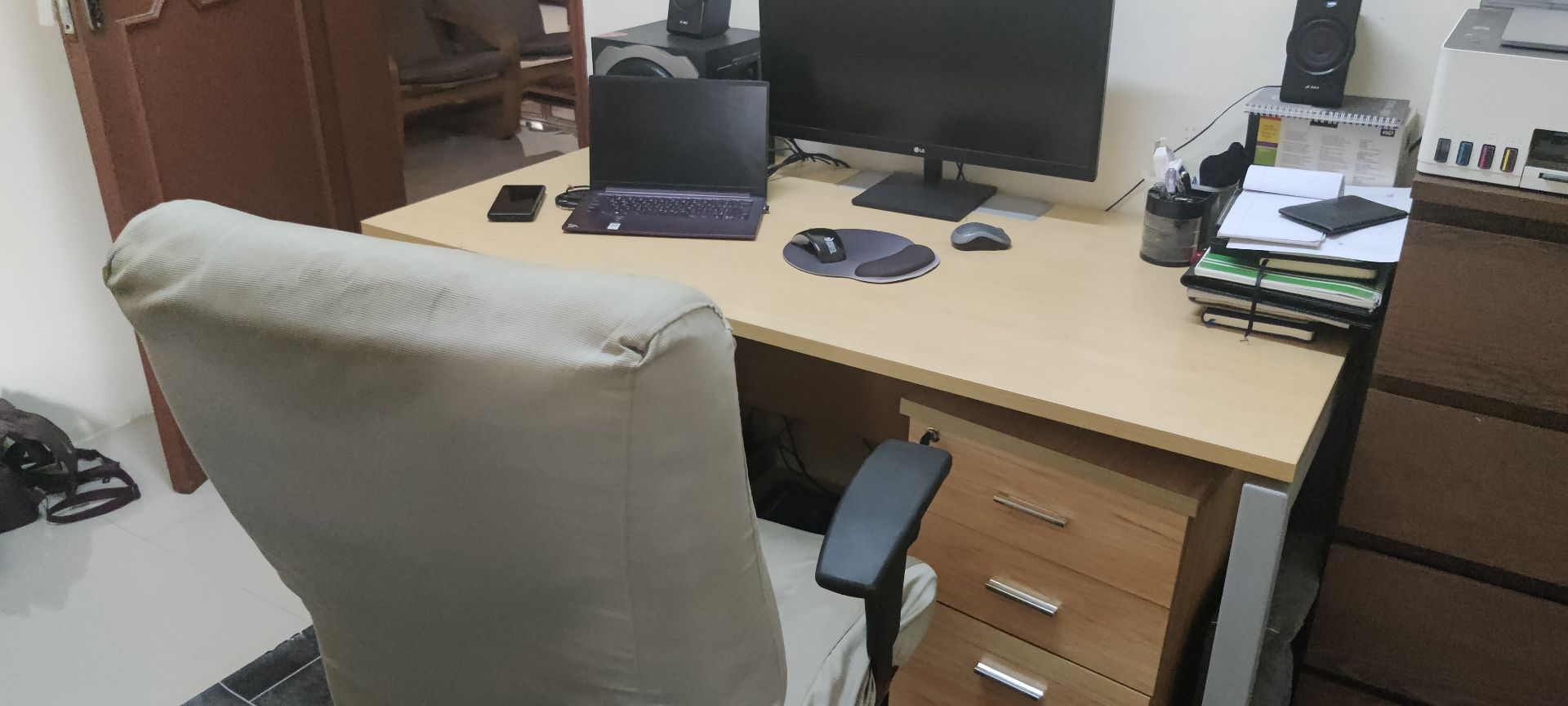 Office Desk and chair - Image 1