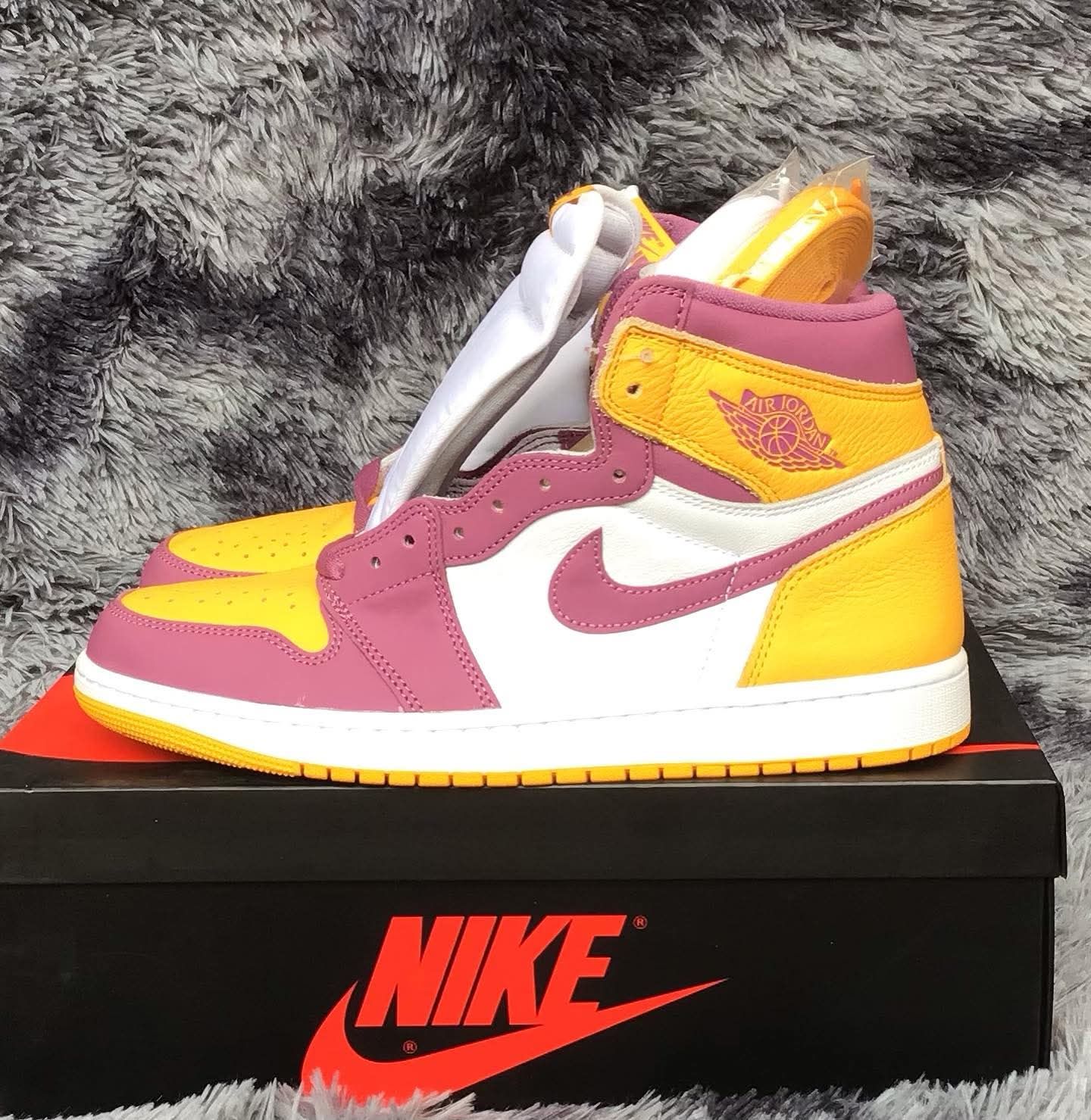 Air Jordan 1 Retro high OG Brotherhood  - Image 3