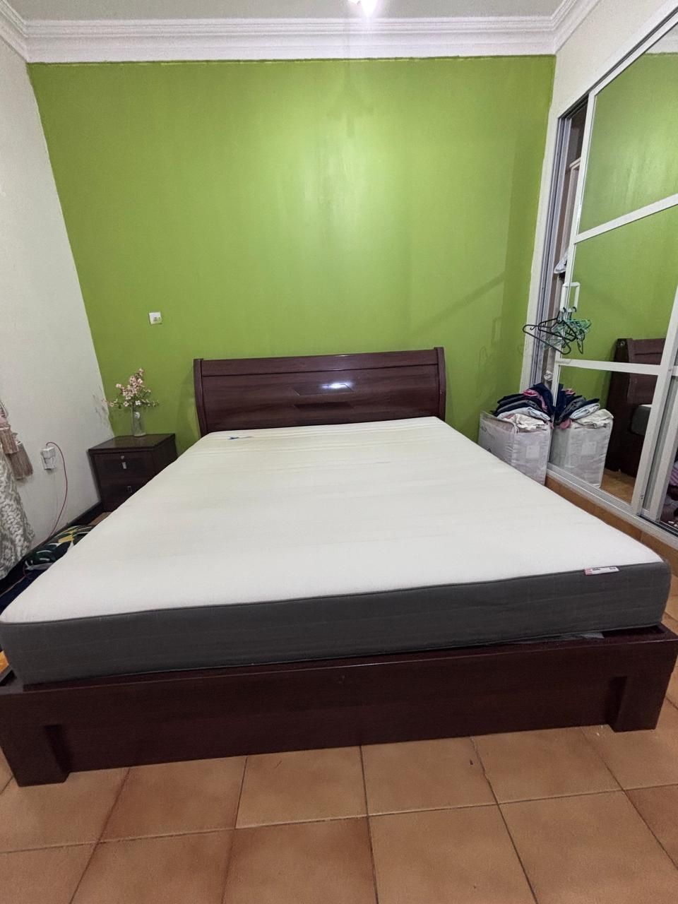 Heavy bed with IKEA mattress havog new. - Image 6