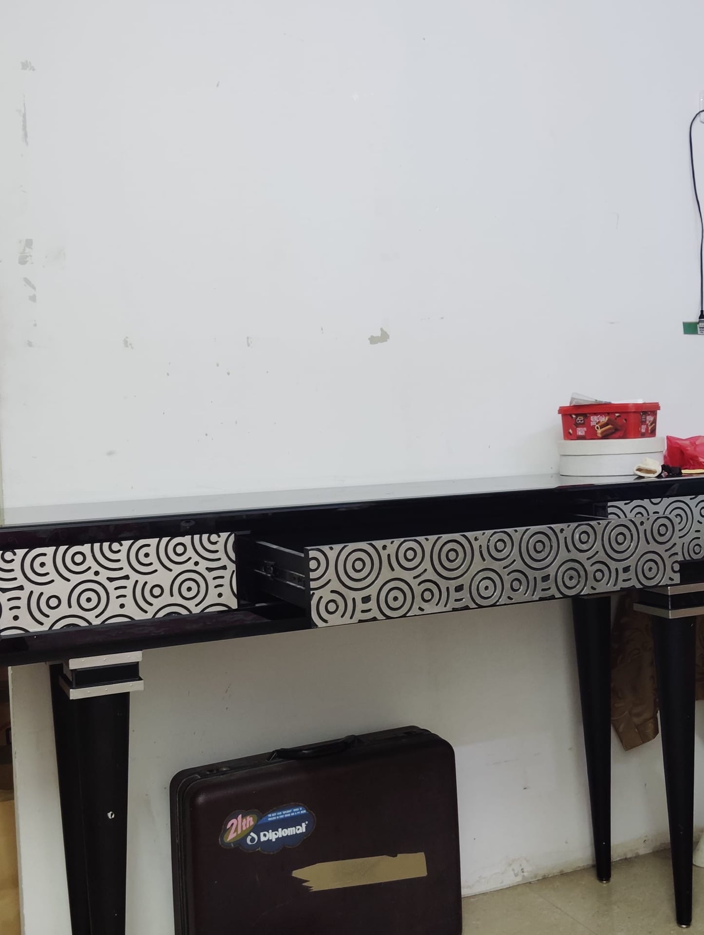 Dressing Table with Large Mirror - Image 4