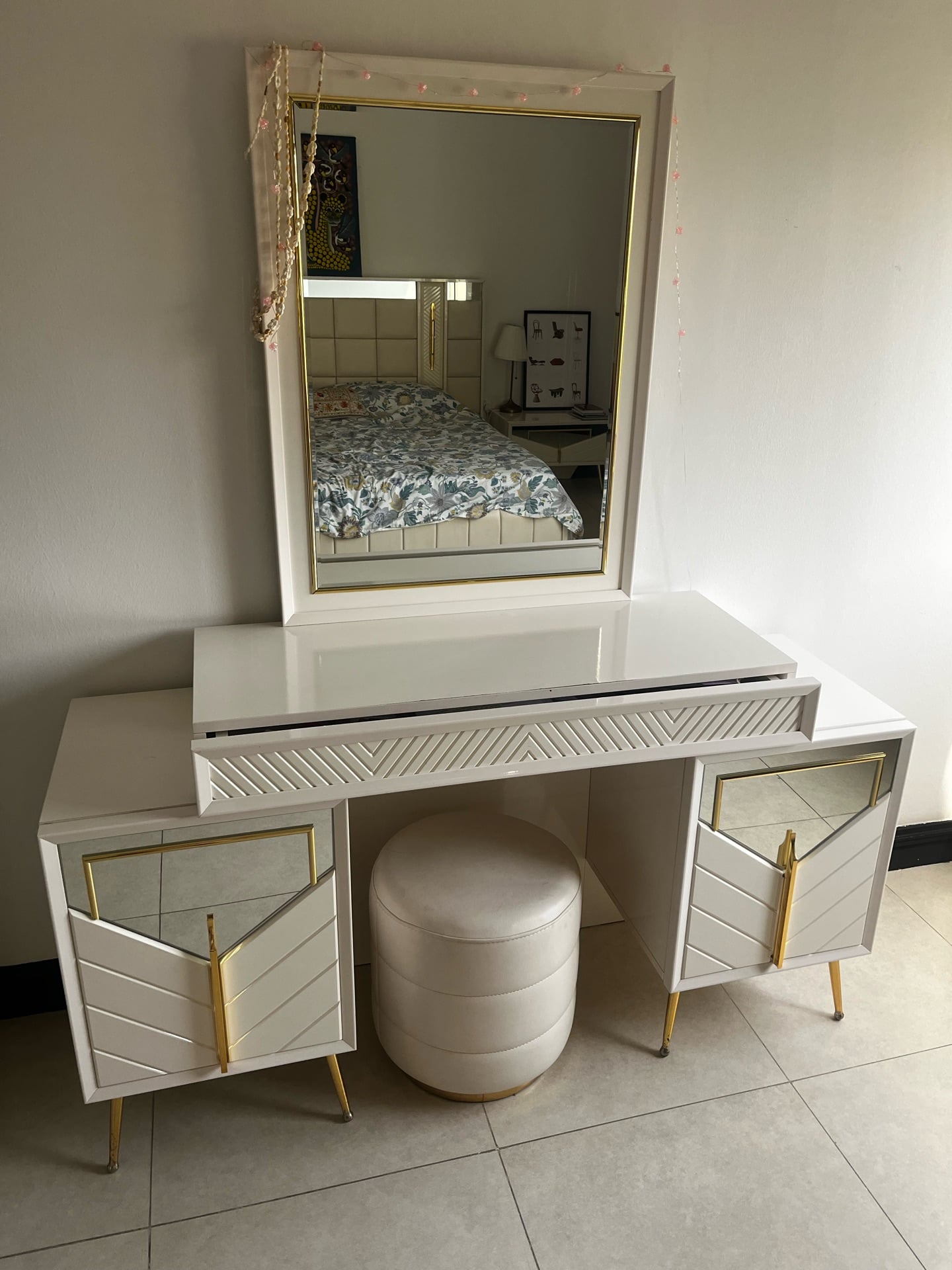 Bedroom set. Sideboard set with mirror and two bedside tables for the master bed - Image 2