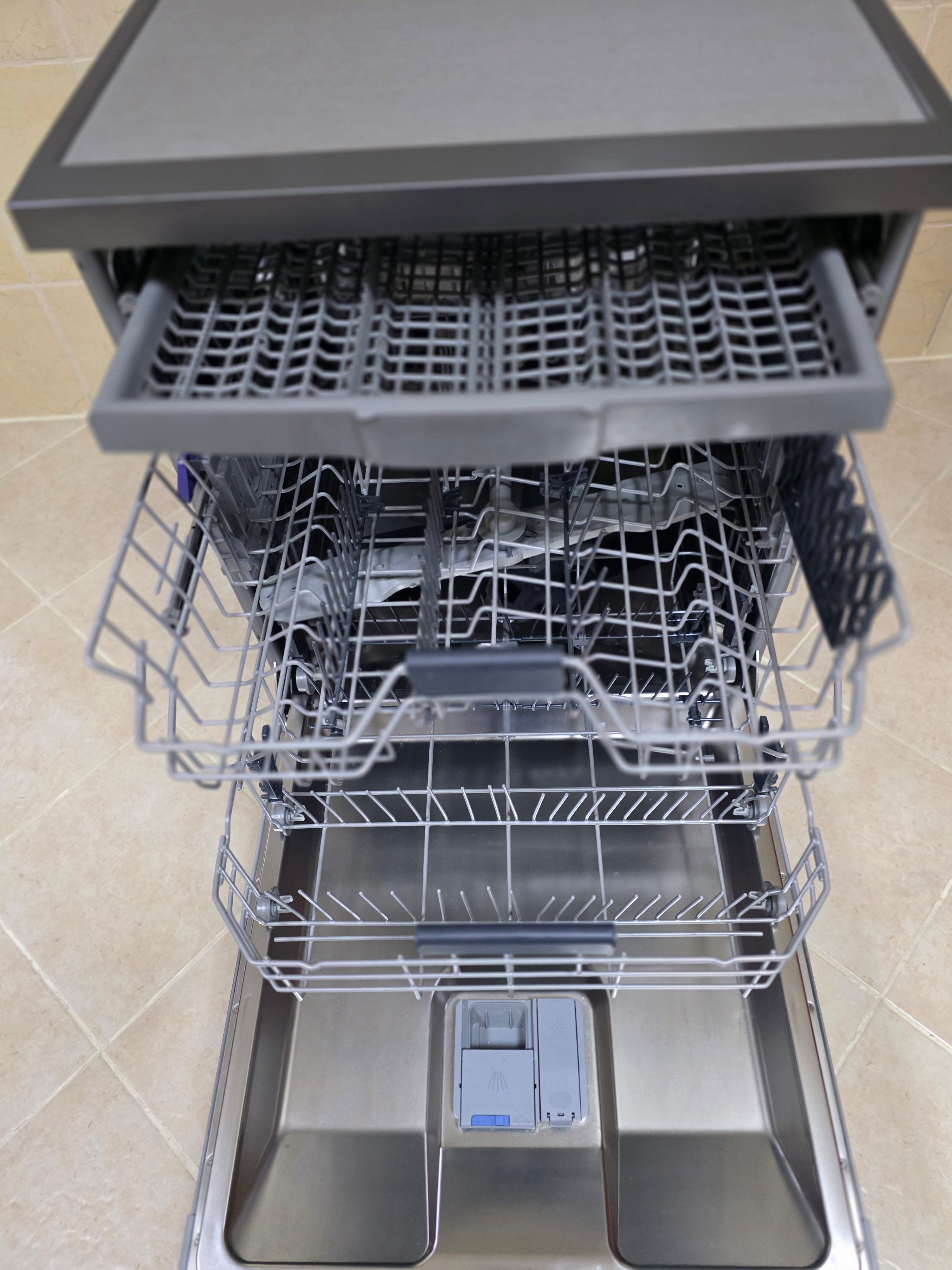 Beko Dish washer in excellent condition for sale - Image 3