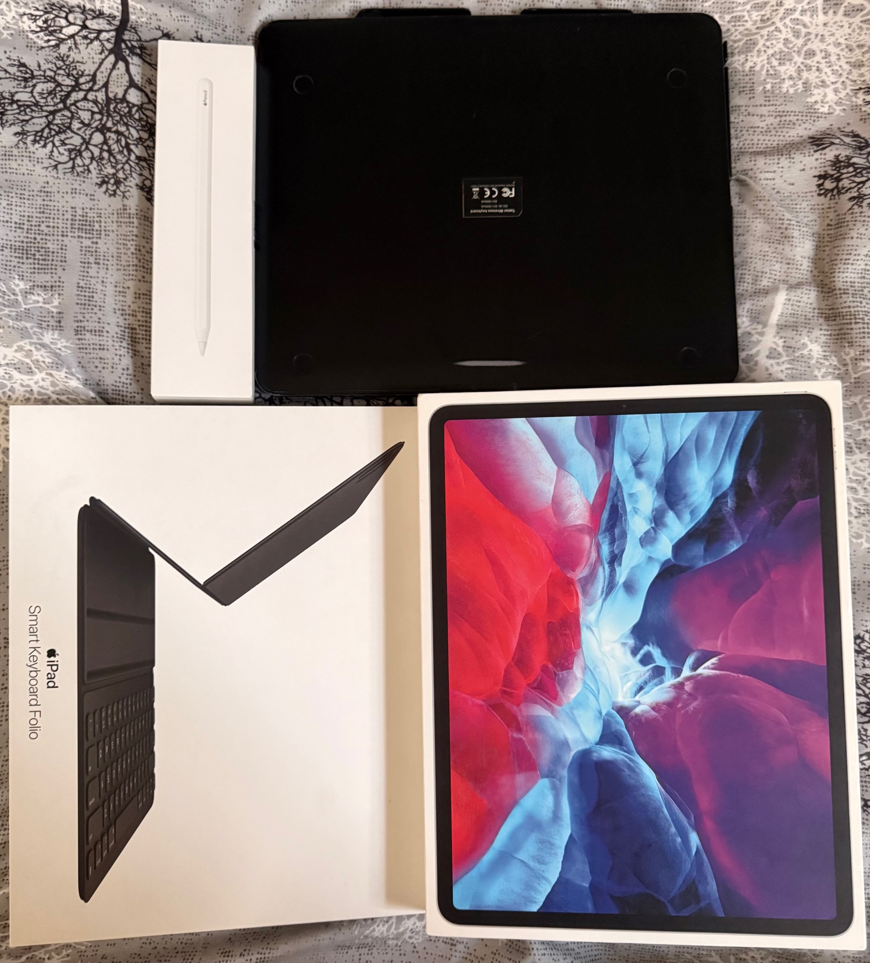 Apple IPad Pro 12.9 inch 4th Gen + Accessories - Image 1