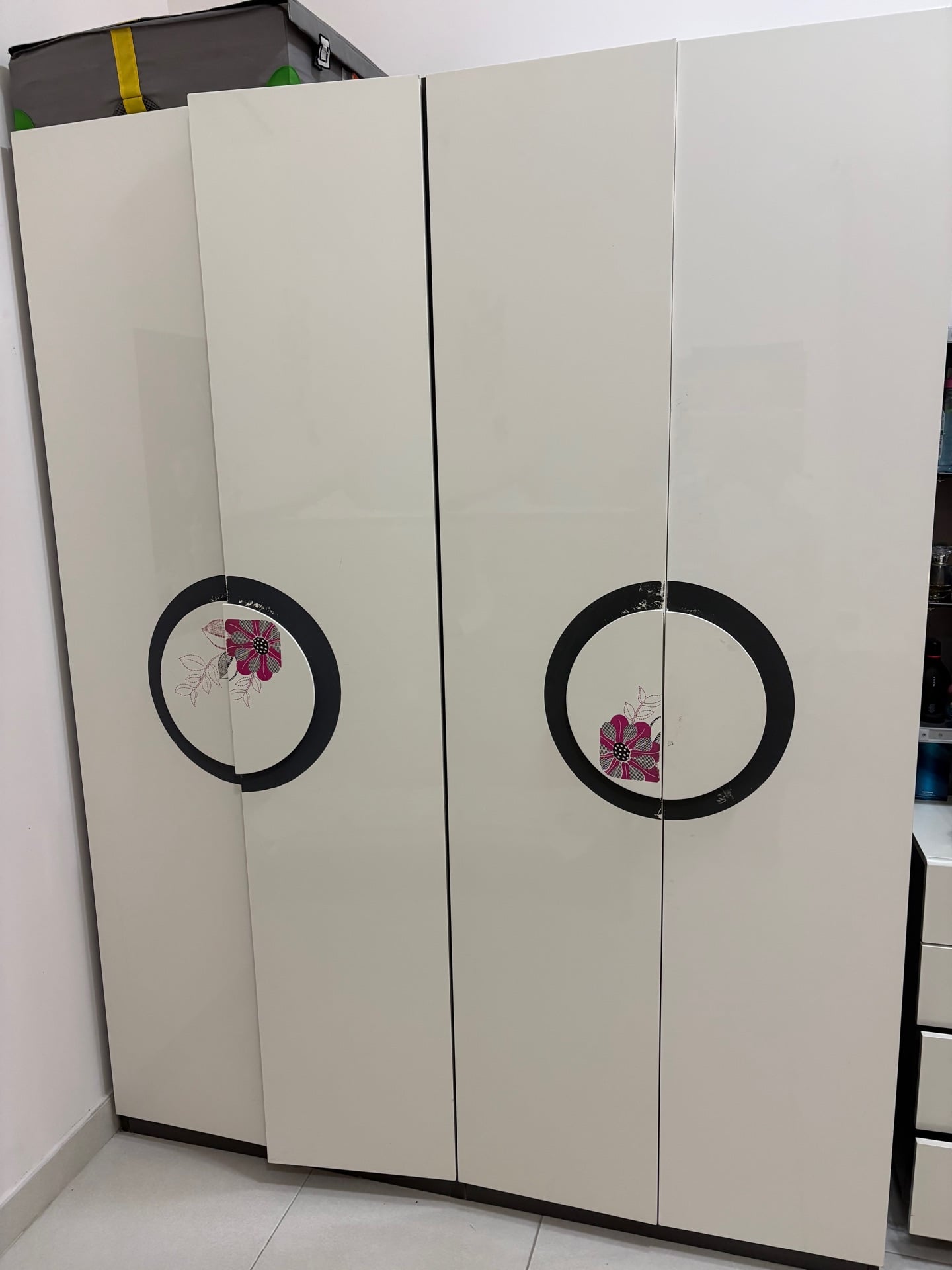 Kids room from home center in a good condition cupboard 4 doors - Image 1