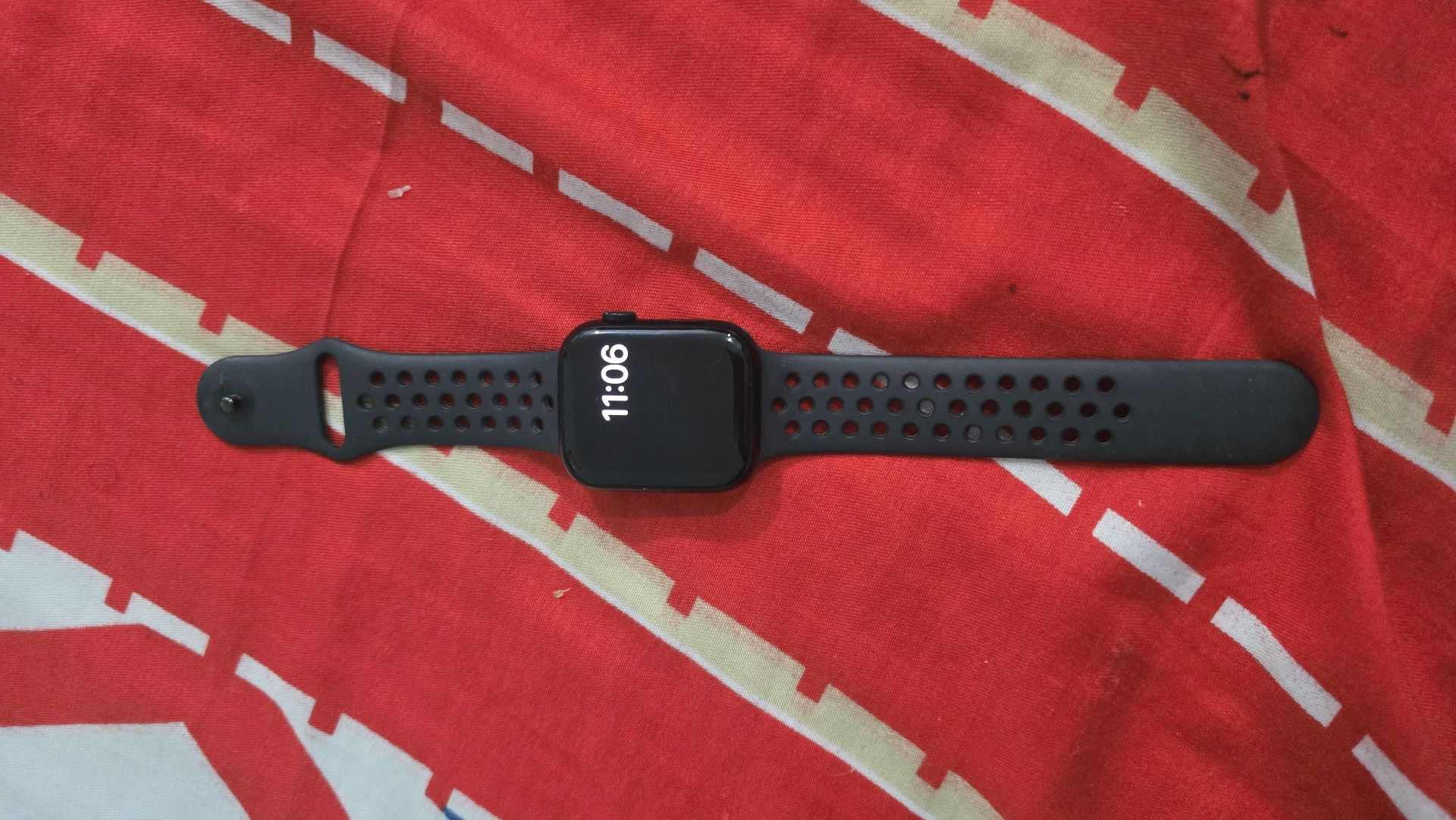 Apple watch 7 series' Nike edition - Image 3