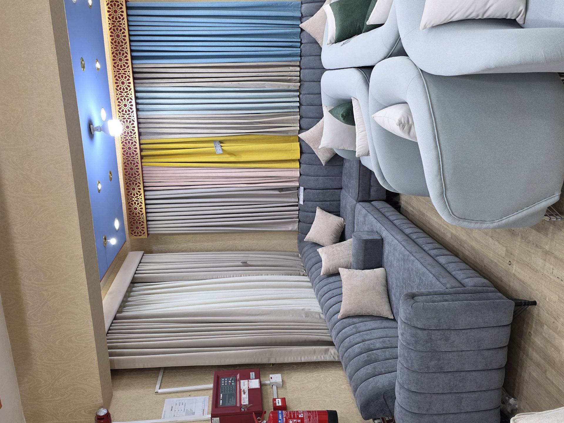 Curatin and sofa carpat - Image 1