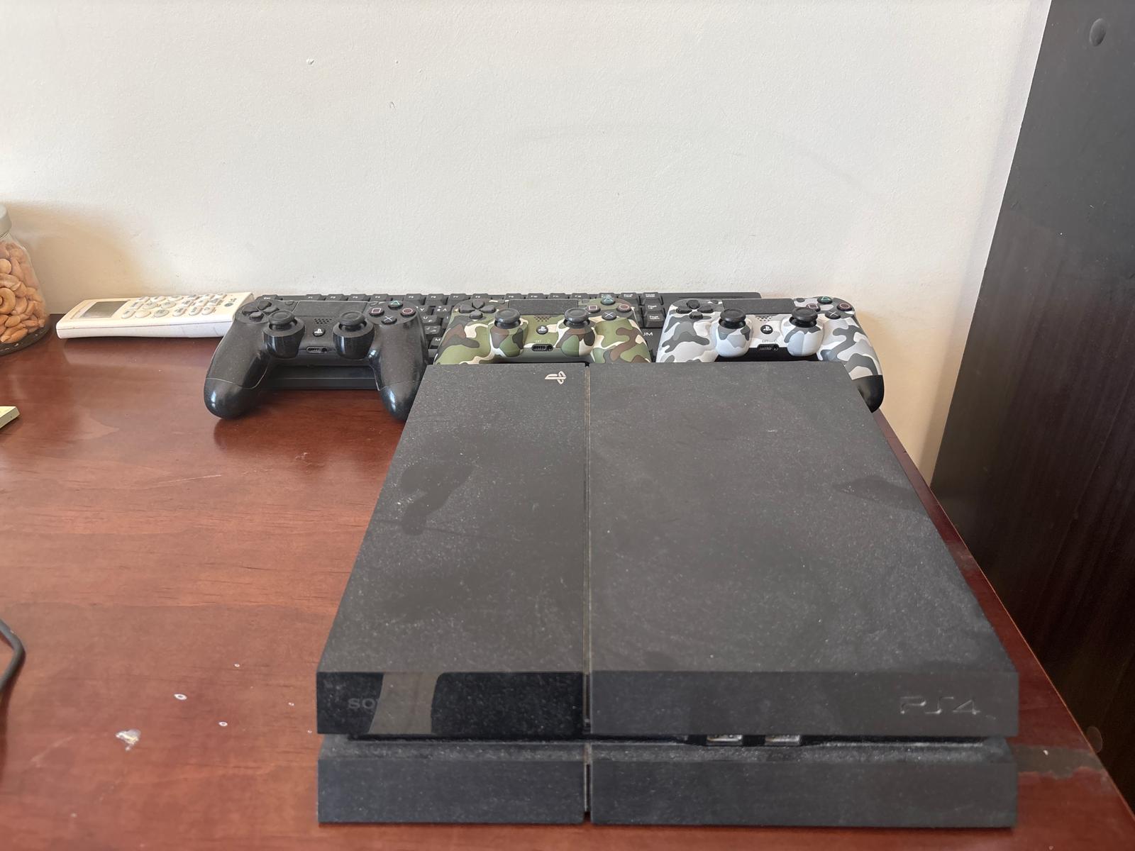 PS4 WITH 3 CONTROLLERS - Image 1