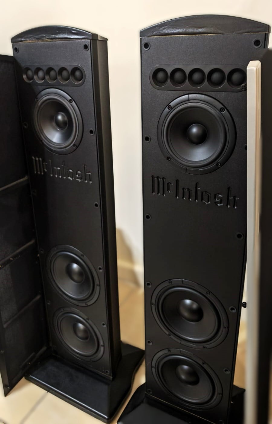 Speakers Tower (Brand - McIntosh)- (XLS340) towers and center (CS350) - Image 4