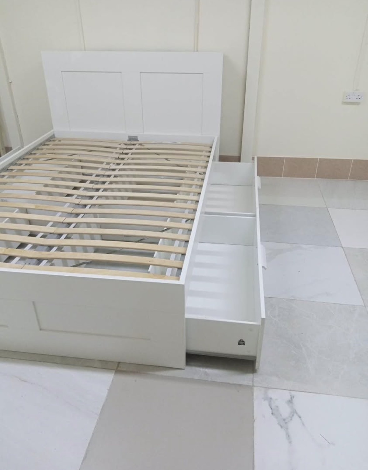 IKEA Queen Size Bed (140cm x 200cm) - 30204999 - Image 3