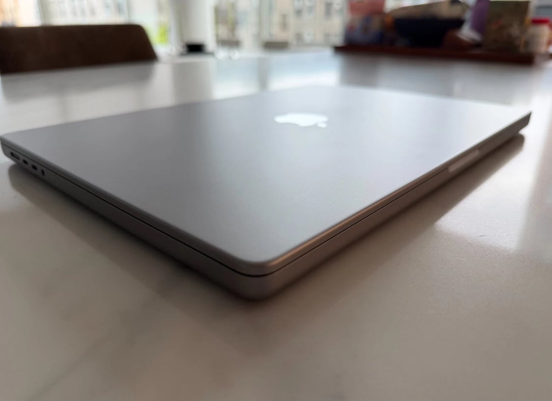 Macbook M1 Max 16” 64R 2TB - Image 4