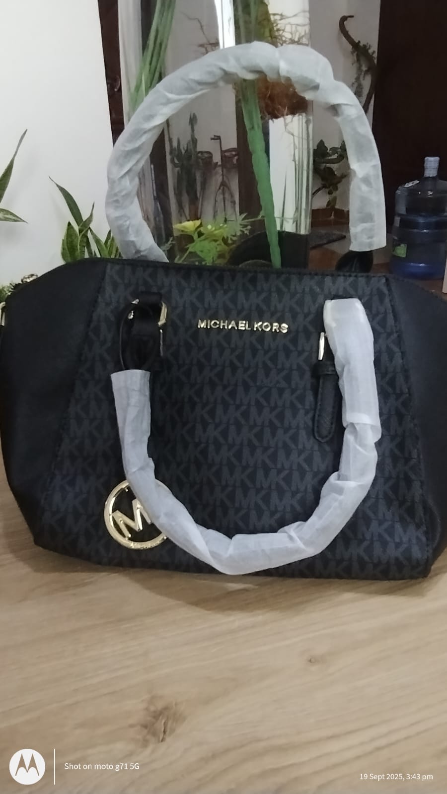  Luxury Handbags – Michael Kors, Miu Miu & More!  Description - Image 4