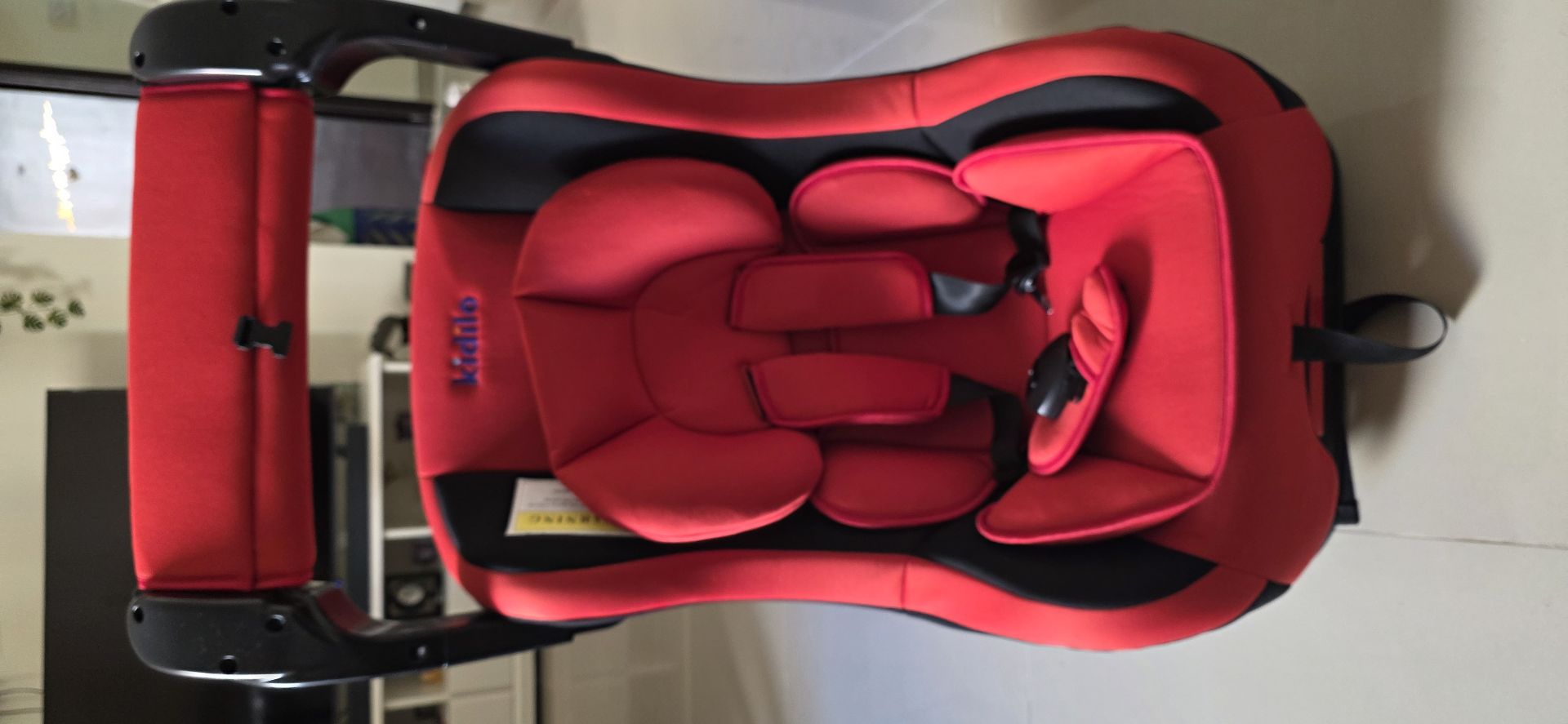 Rarely used car seat - Image 4