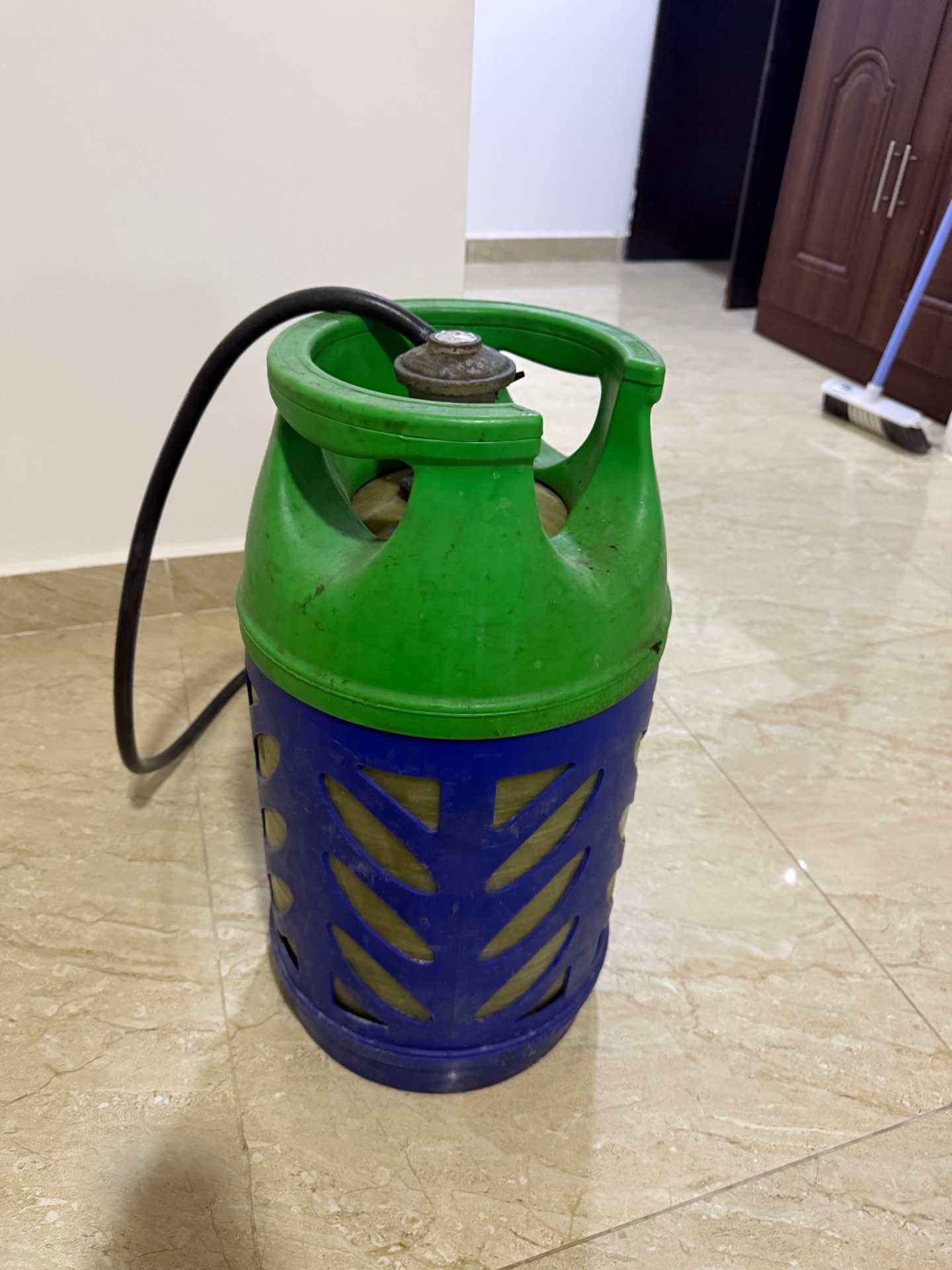 Gas cylinder  - Image 4