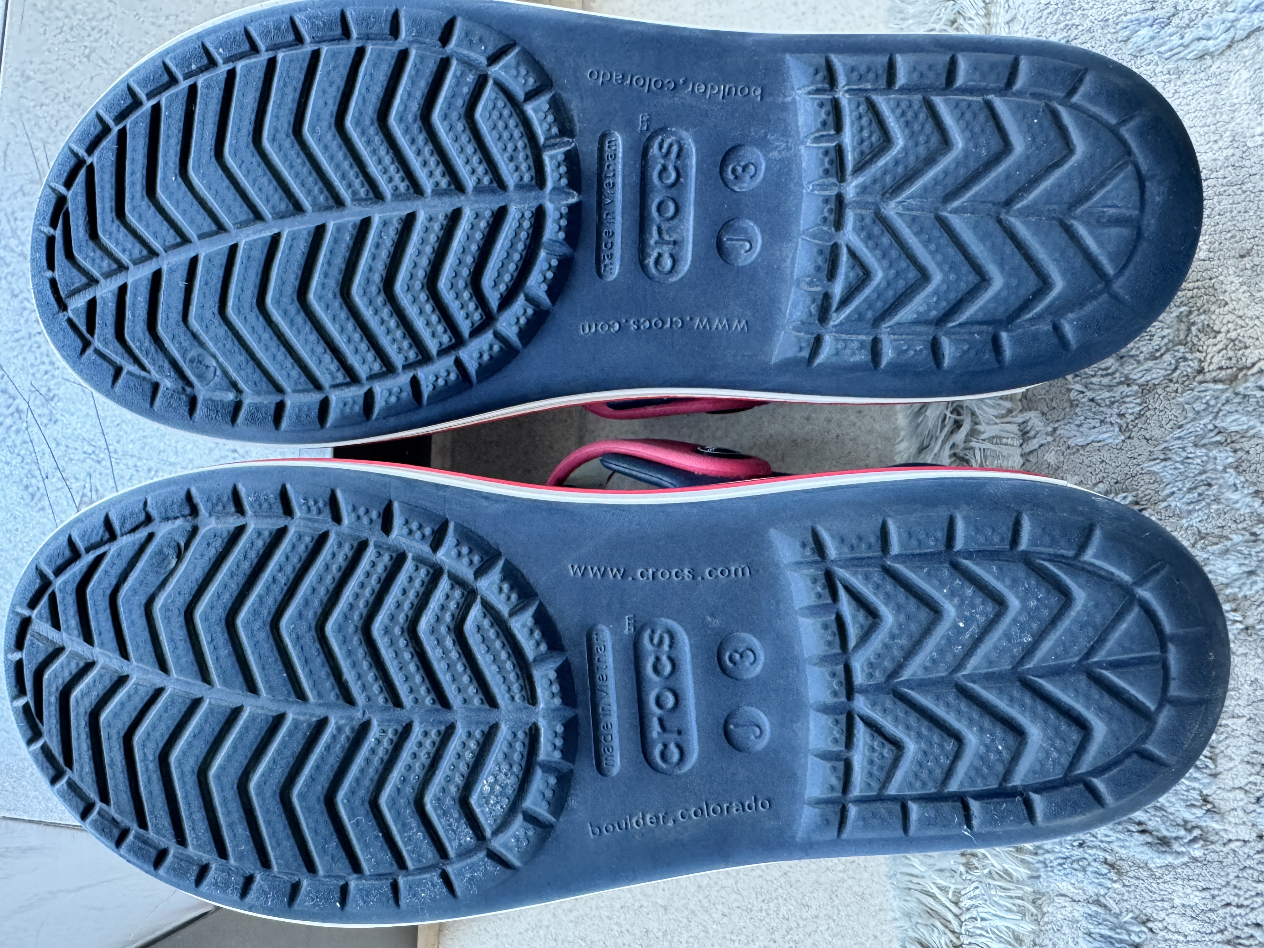 Kids crocs size J3  - Image 4