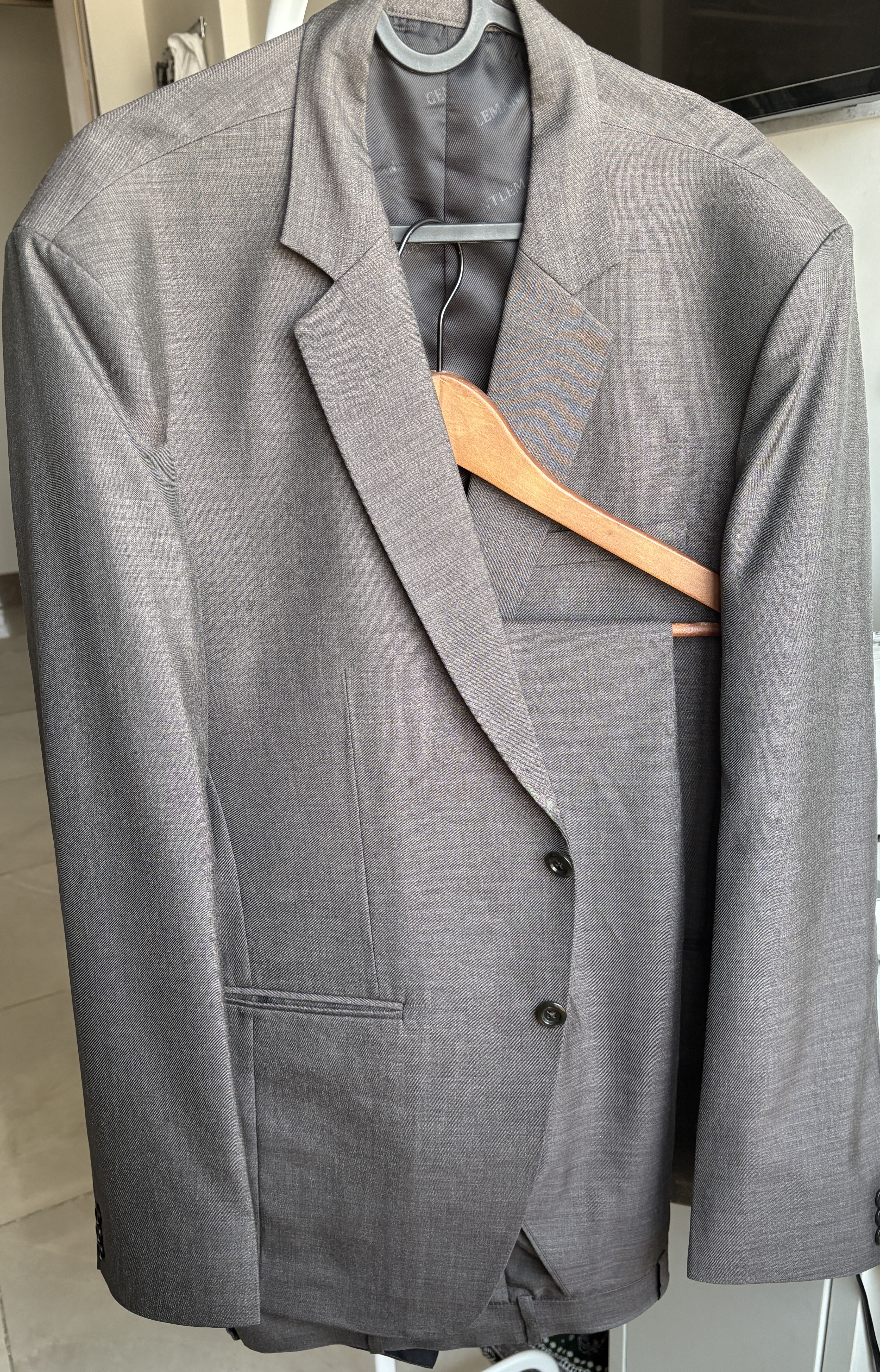 2 piece men's suit for sale - Image 2