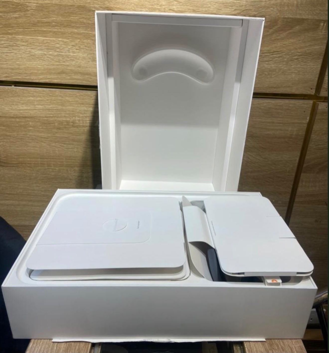 Apple Vision Pro 256GB – Like New – Complete Package   - Image 7