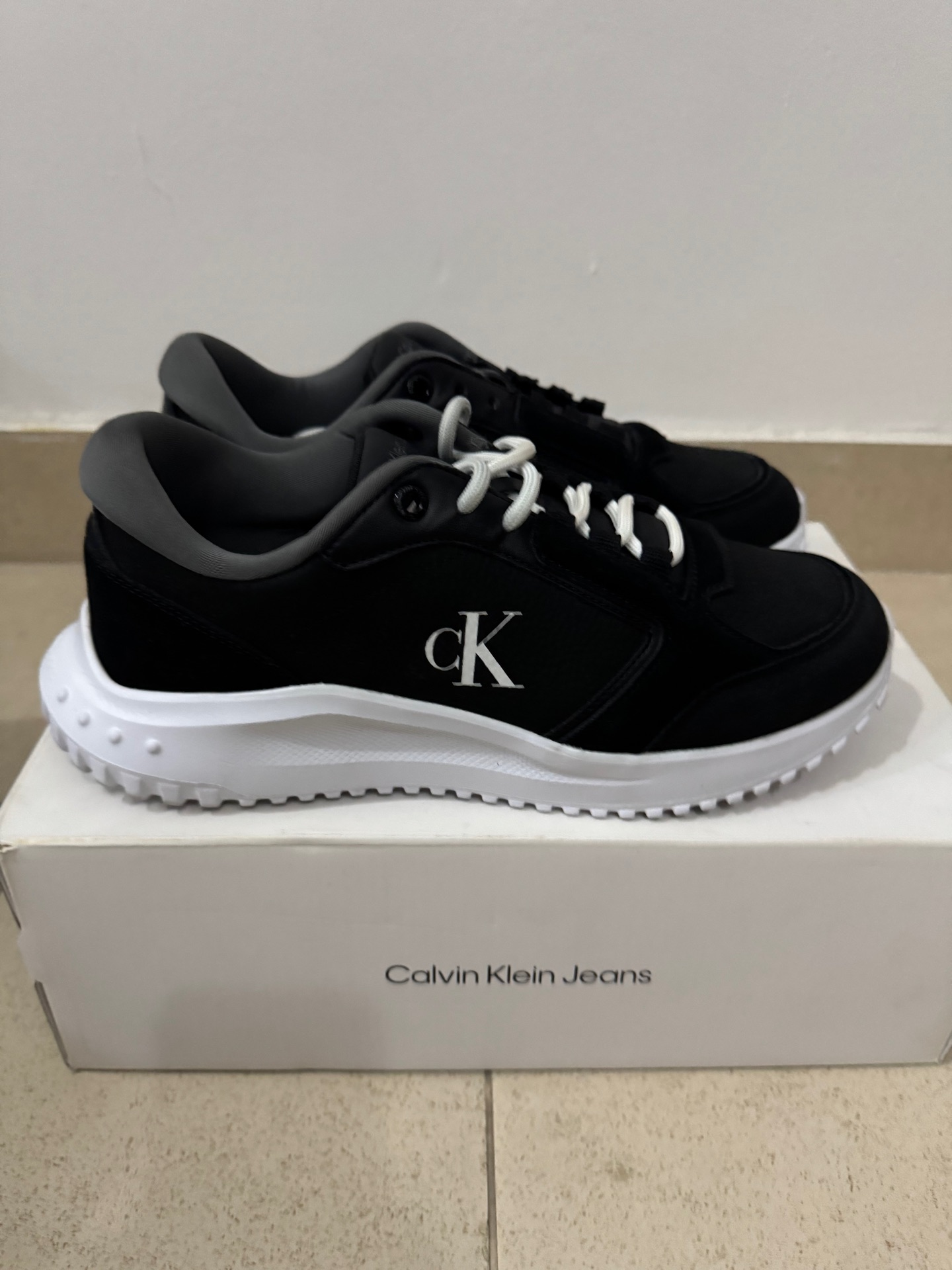 Original shoes for sale  - Image 8