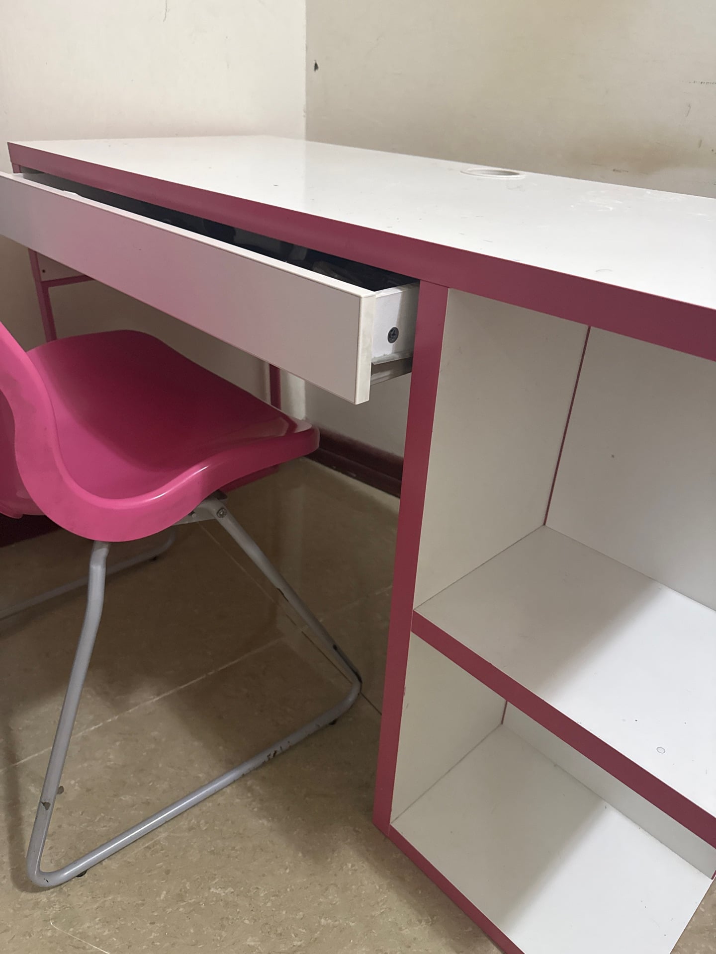 Desk with chair for sale  - Image 3