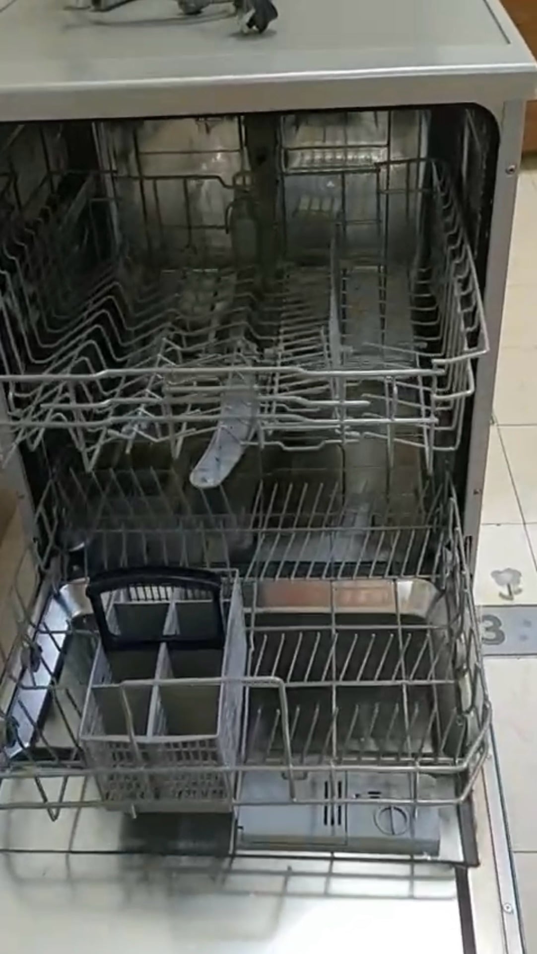 Hisense Dishwasher - Excellent Condition - Image 10