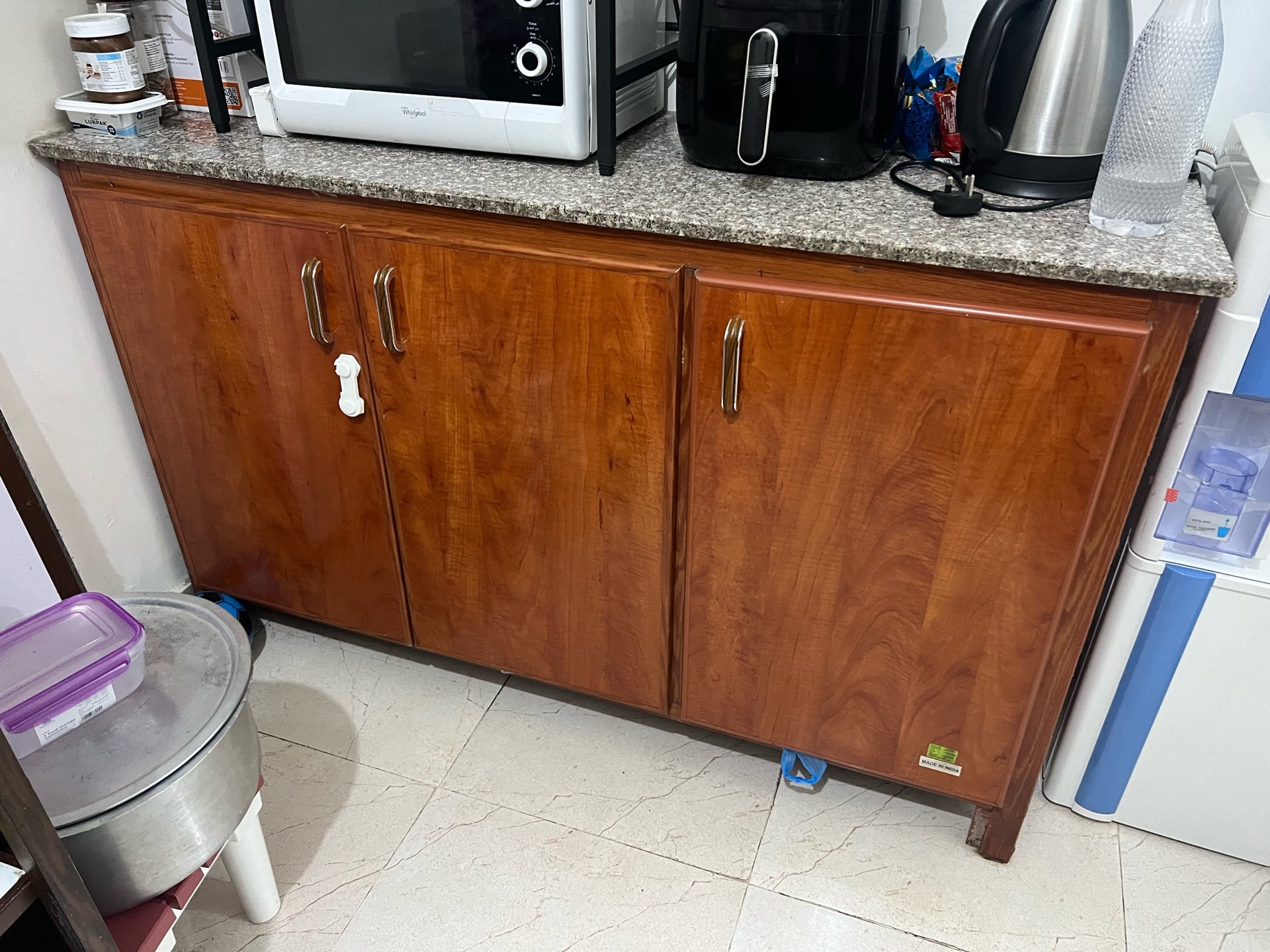 Kitchen cabinet - Image 1