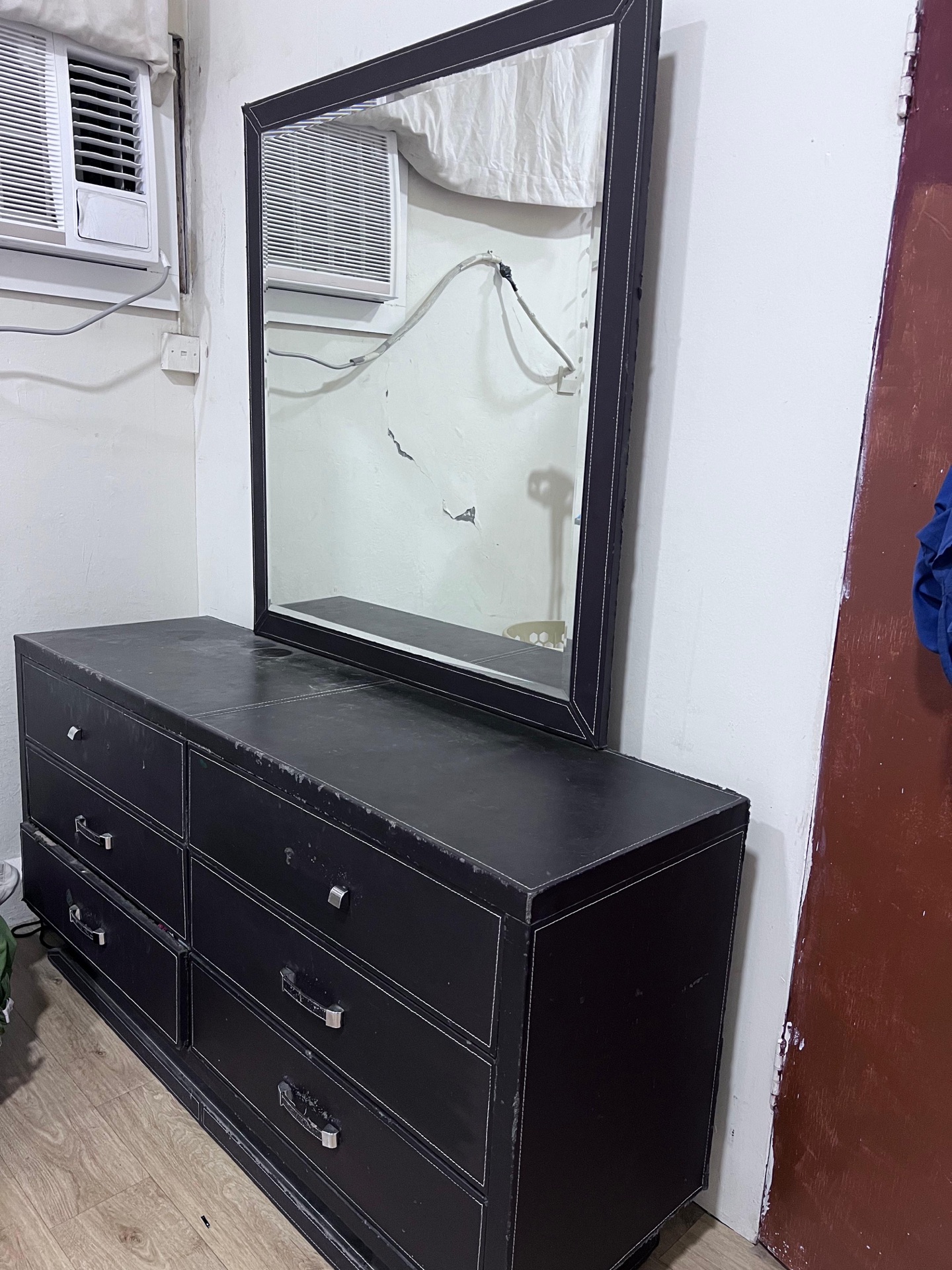 Wardrobe and dressing table - Image 3