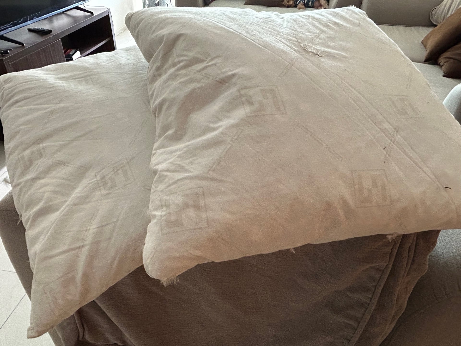 Sofa cushions  - Image 3