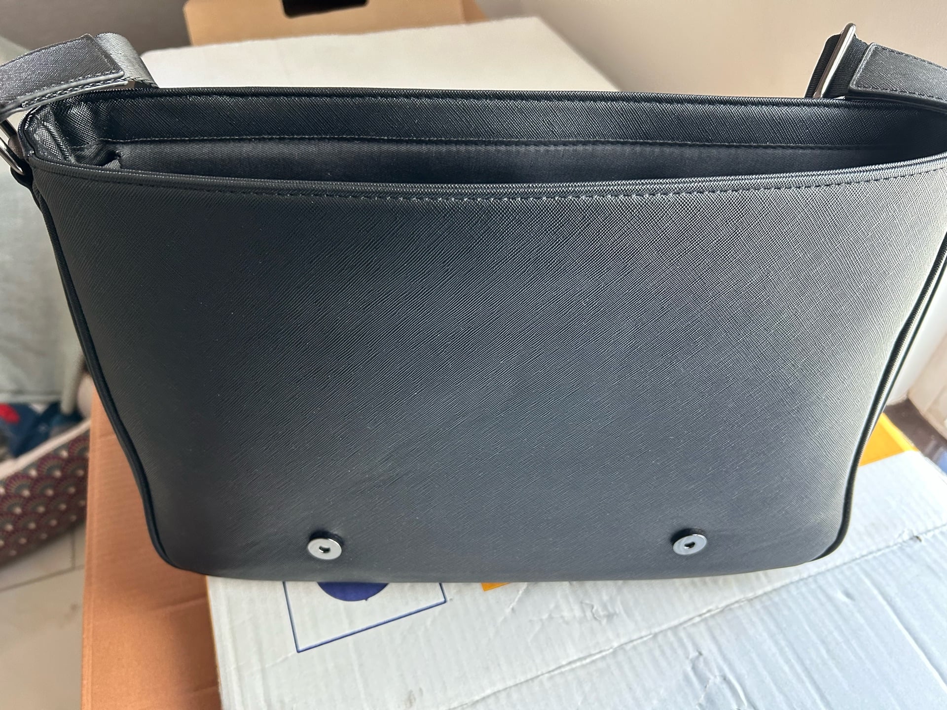 Laptop and business bag - Image 5