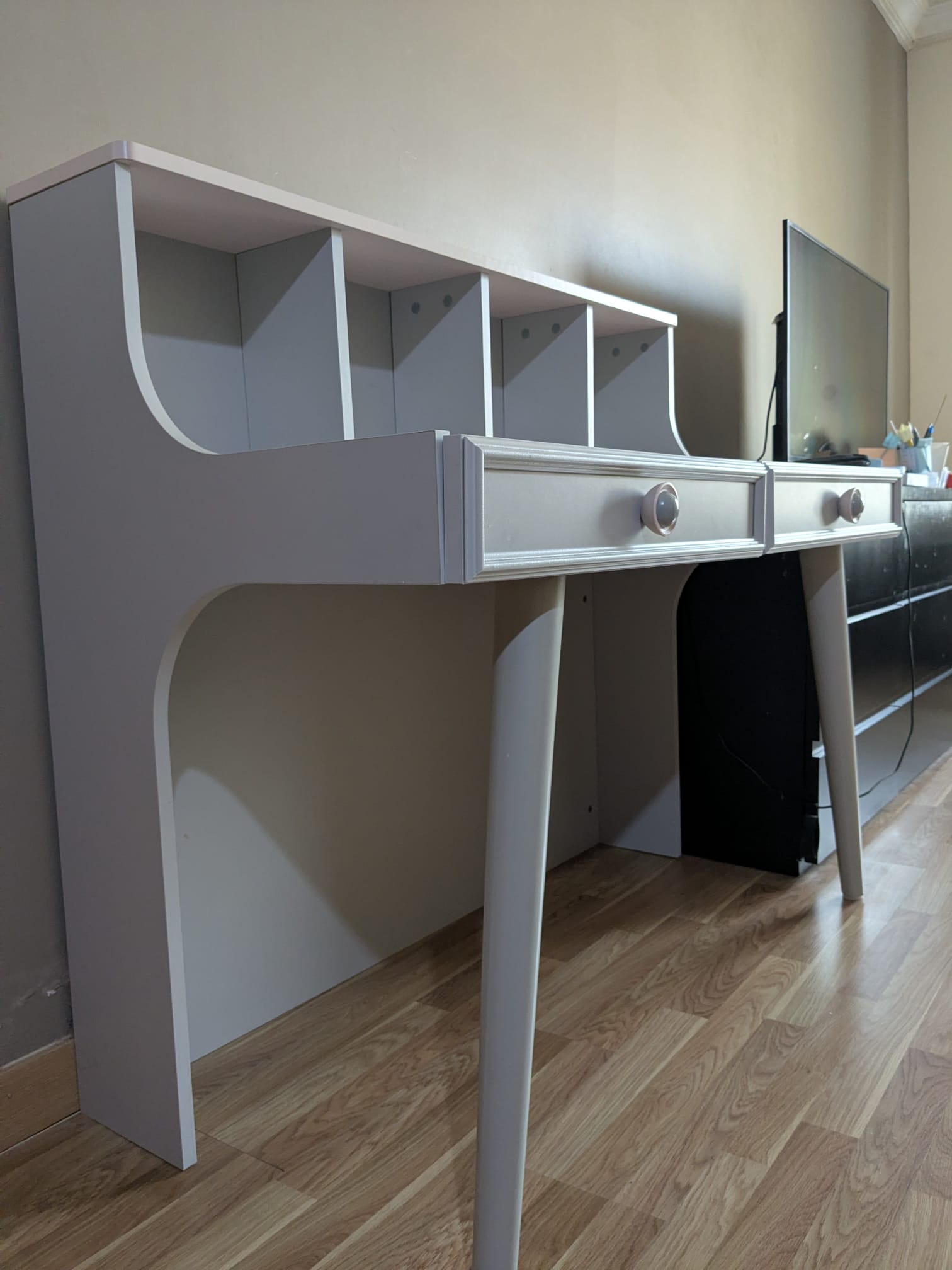 Home Centre Sweety Desk with Hutch, in very good condition, looks NEW - Image 4
