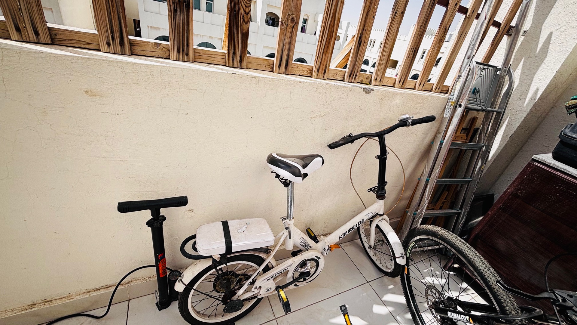 White unisex Foldable bicycle  - Image 2
