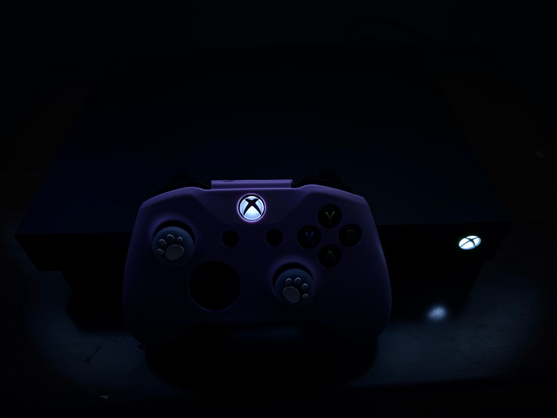 Xbox One X 1TB With Controller And Controller Grip - Image 6