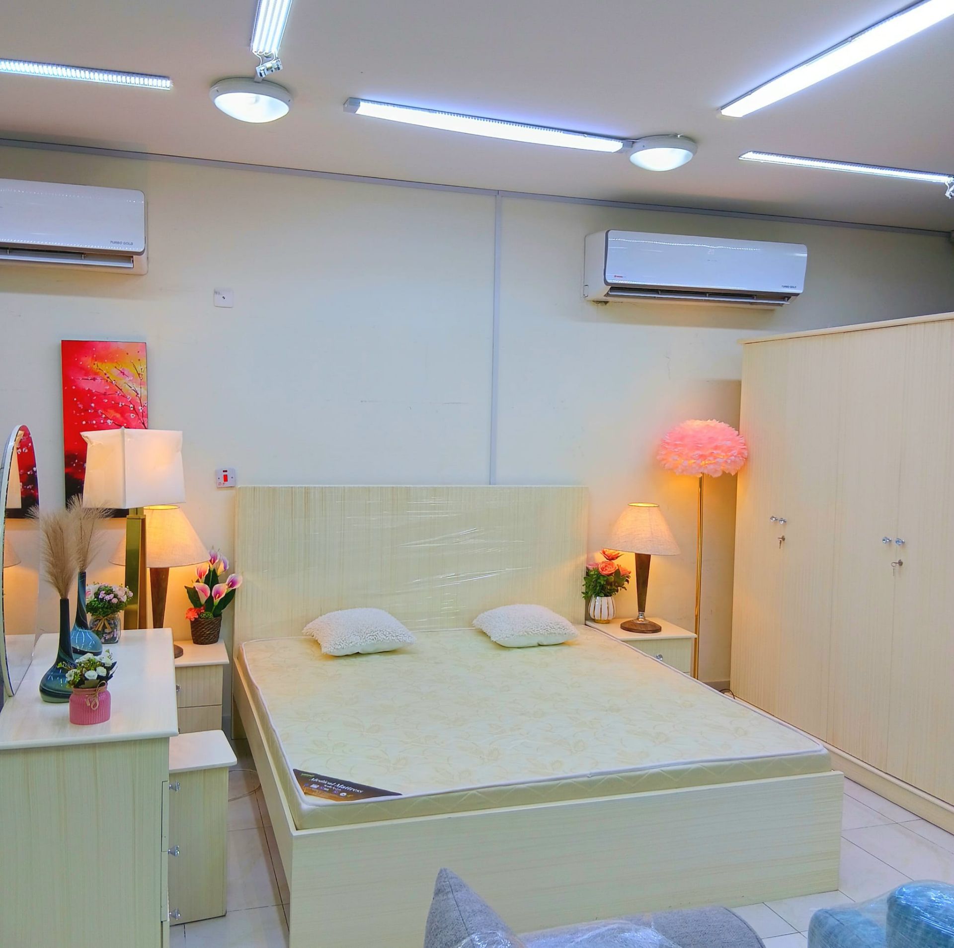 Full bedroom set - Image 1