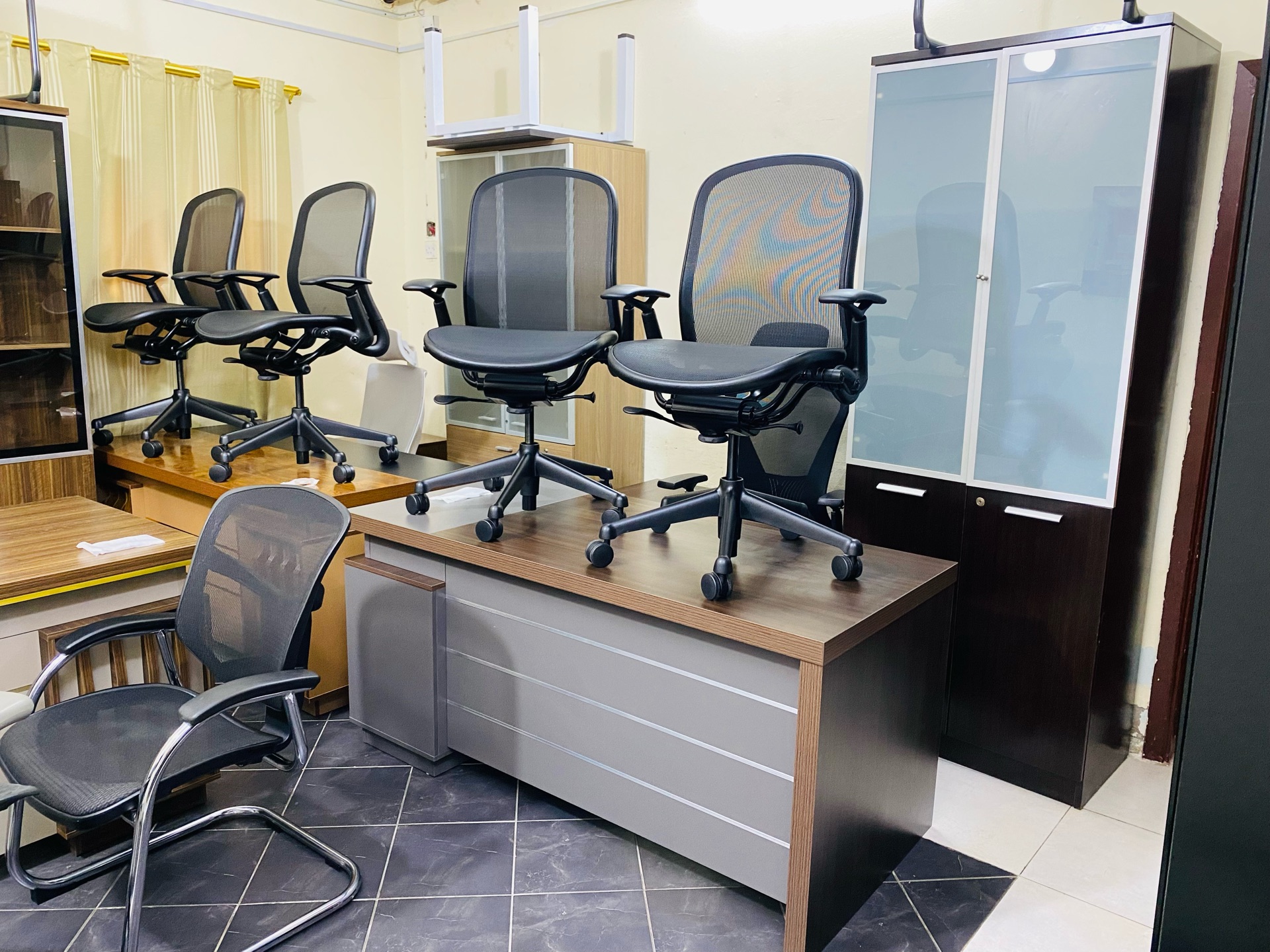 Used office furniture  - Image 6
