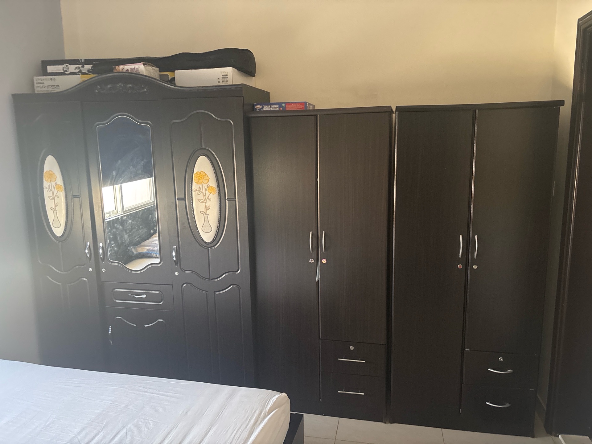 3 wardrobe  - Image 2