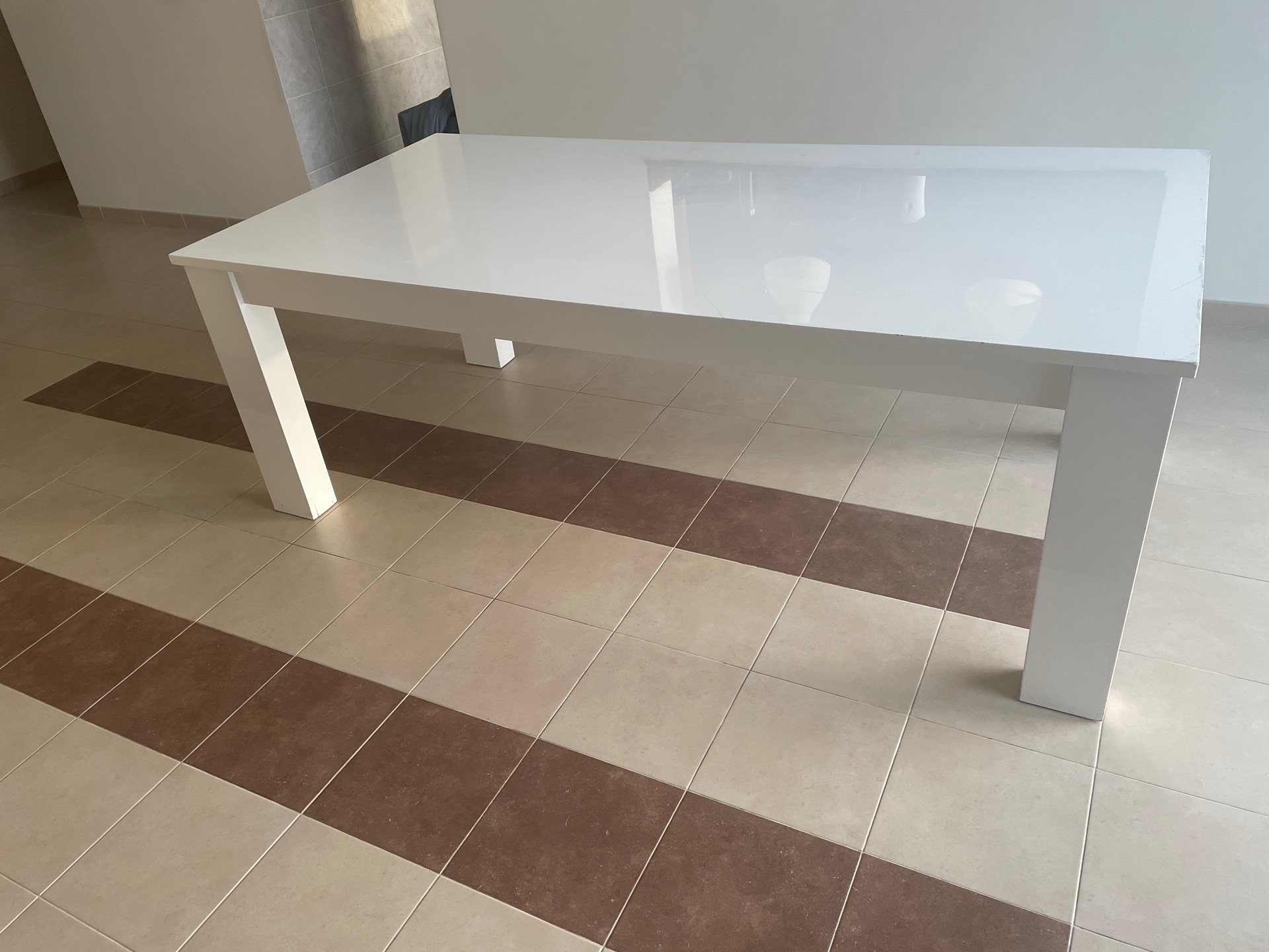 Table 220 x 110 cm laquer finish - Image 3
