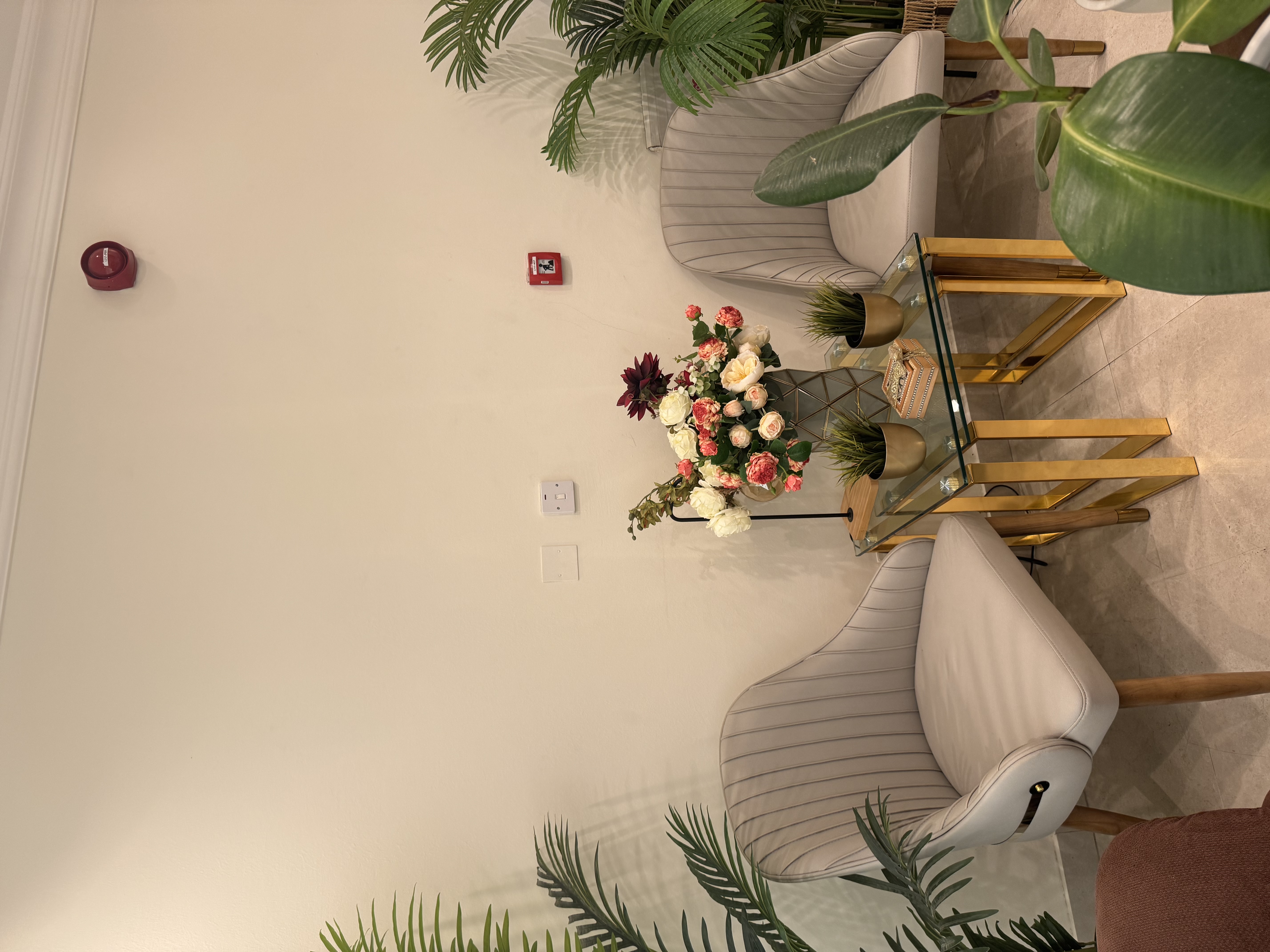 2 chairs & 2 tables  - Image 8
