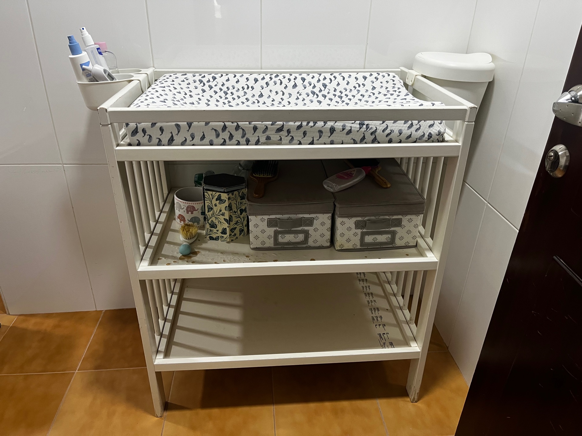 Changing table - storage shelves - Image 2