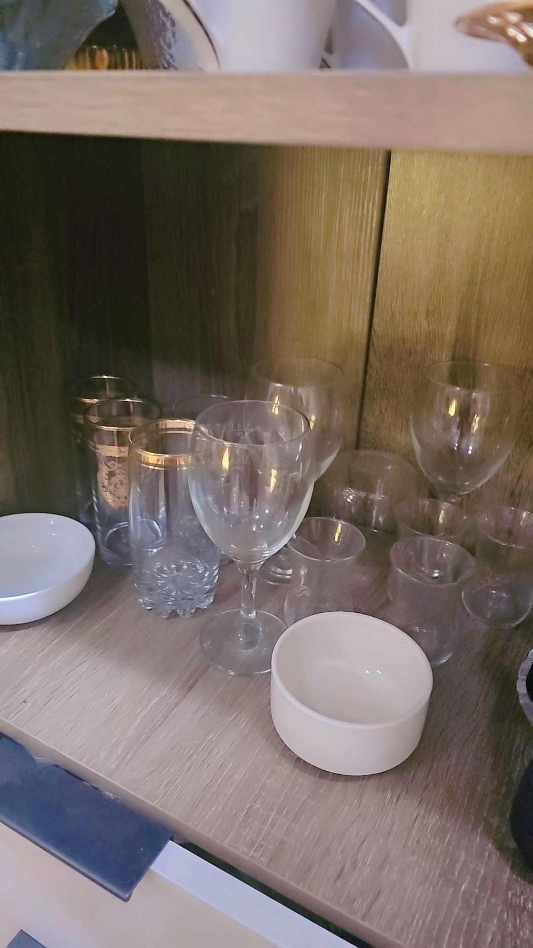 Crockery glasses plates spoon stand - Image 4