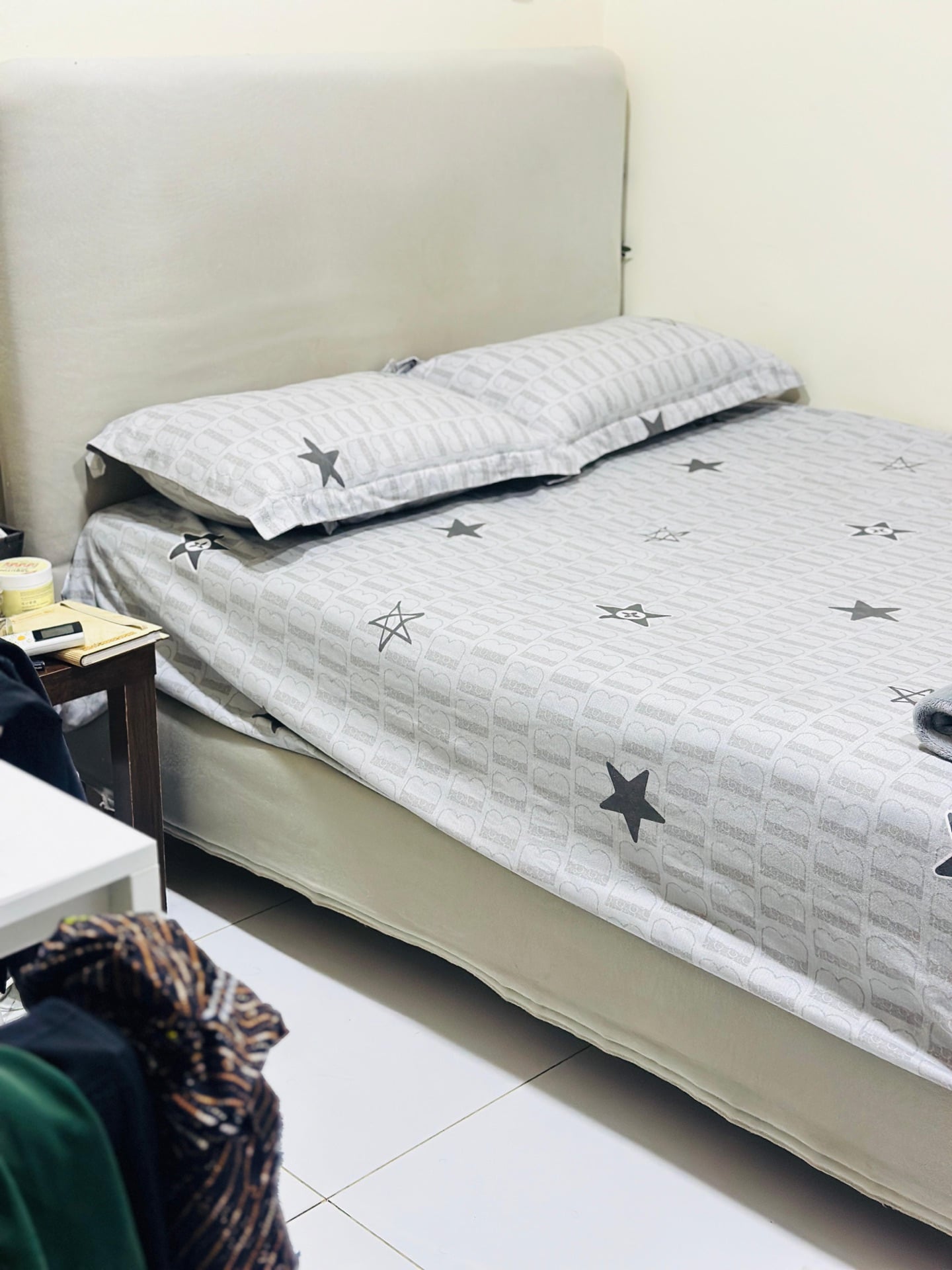 Bed with spring mattress  - Image 2
