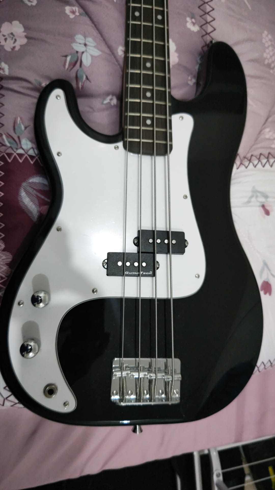 Left handed bass guitar brand new never been used with bag - Image 7