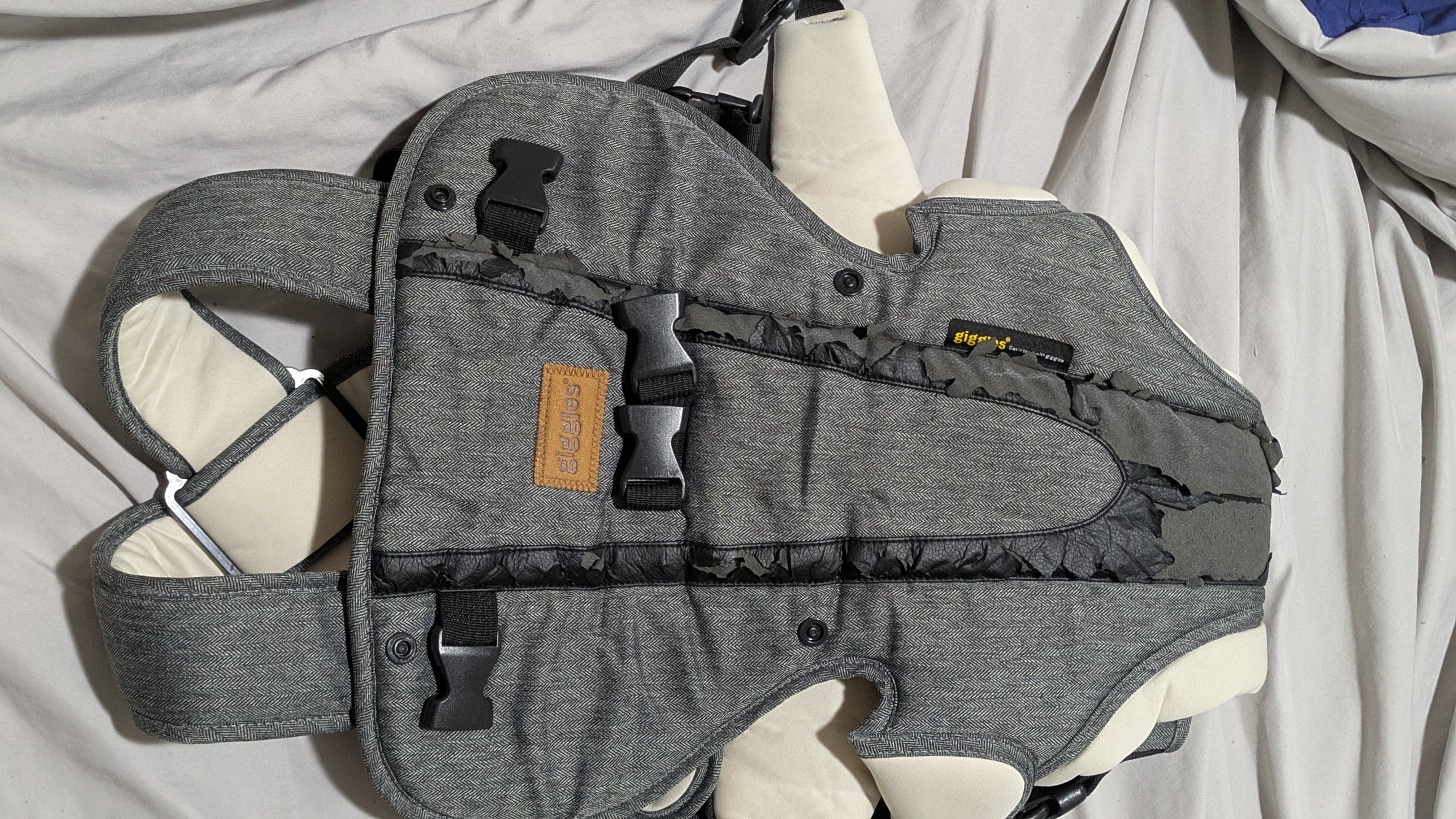 Rarely used baby carrier for sale - Image 4