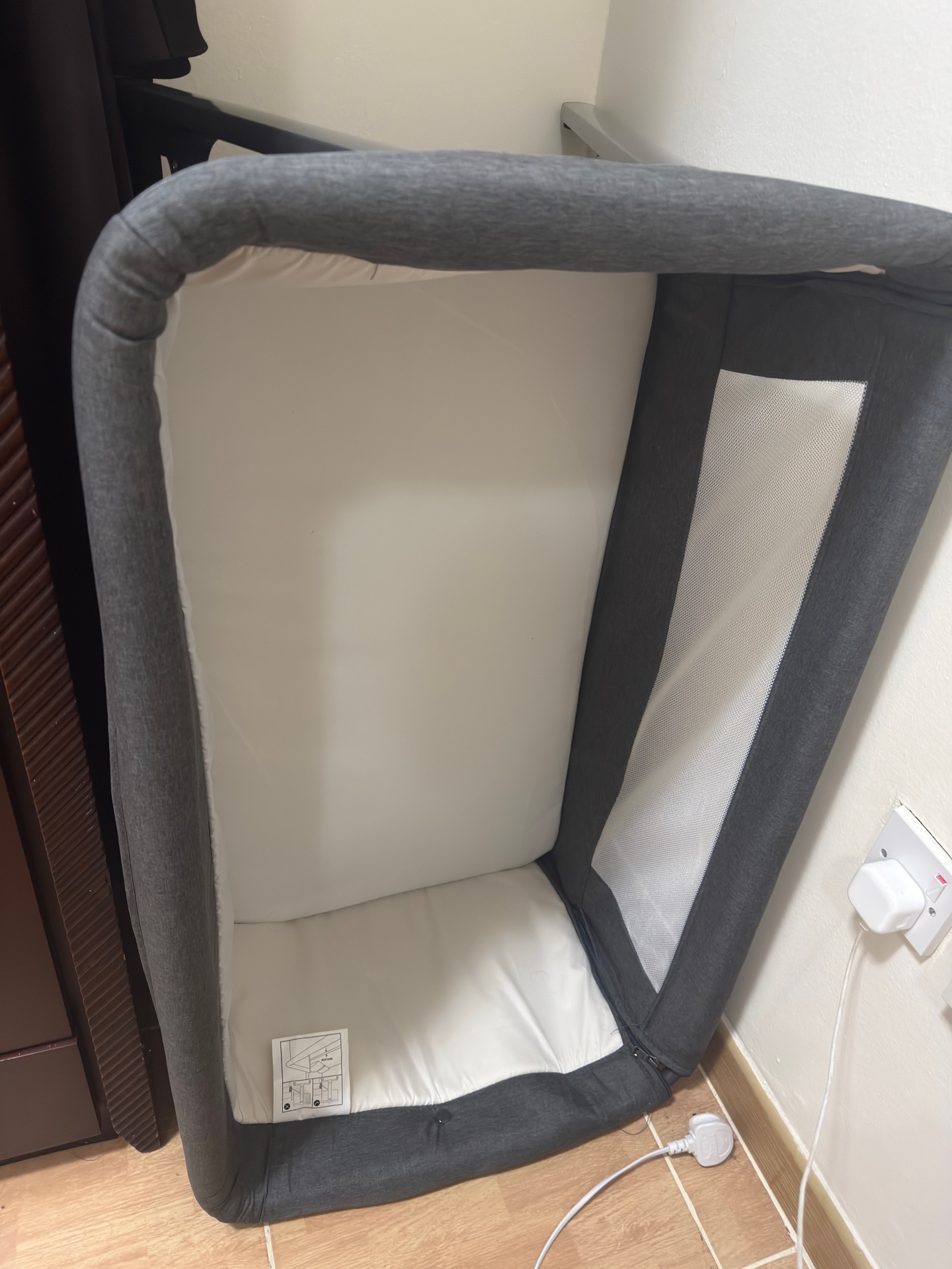 Juniors Peyton Bedside Bassinet & Co-Sleeper - Like New - Grey - Image 4
