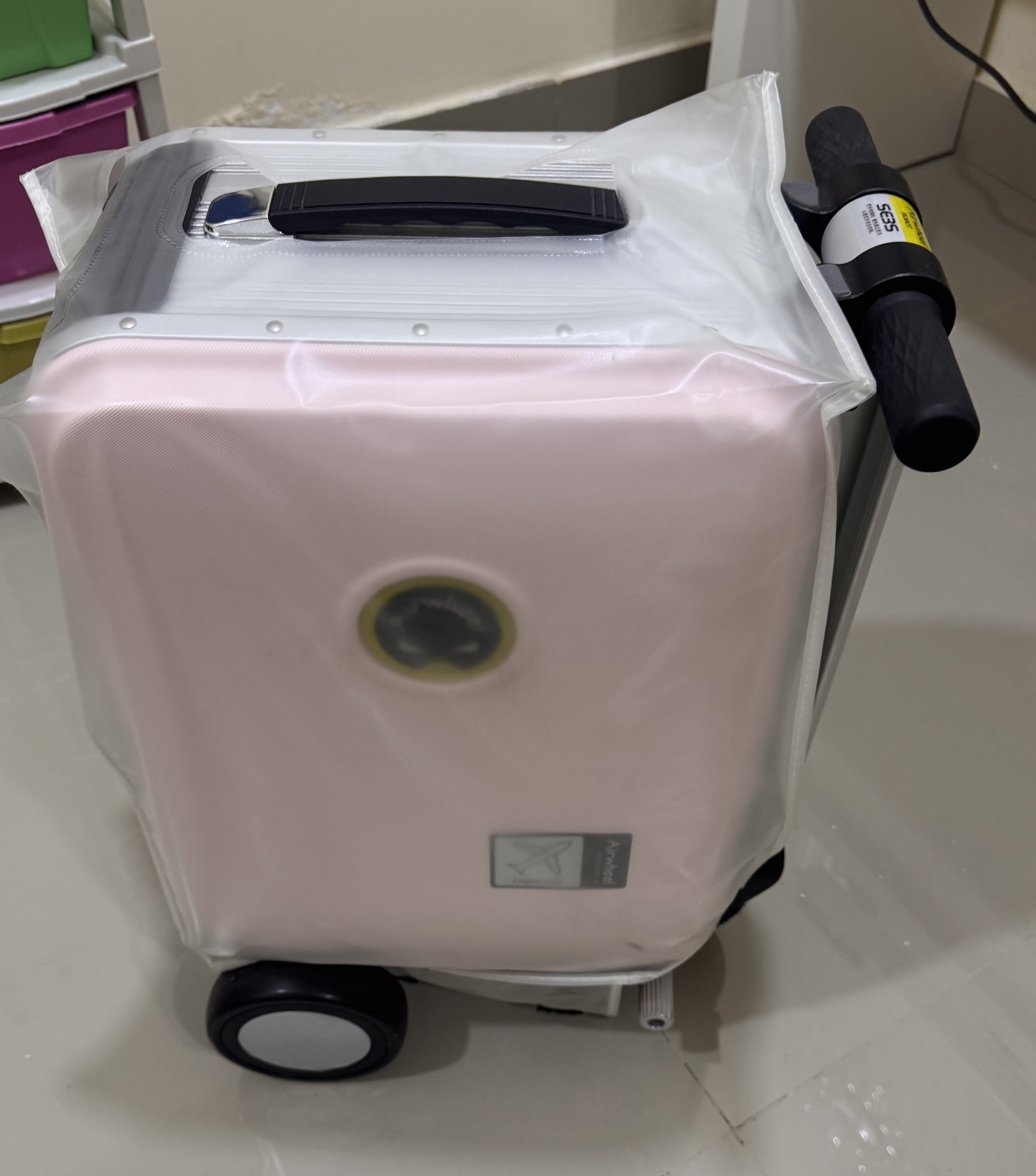 Airwheel rideable electric cabin suitcase  - Image 4